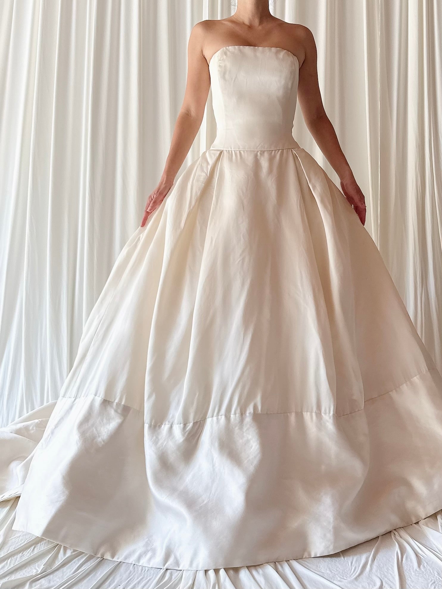 Vera Wang Silk Organza Gown - M/8