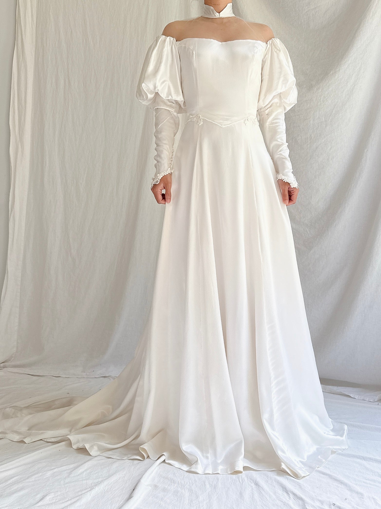 Vintage Juliet Sleeves Satin Gown - XXS
