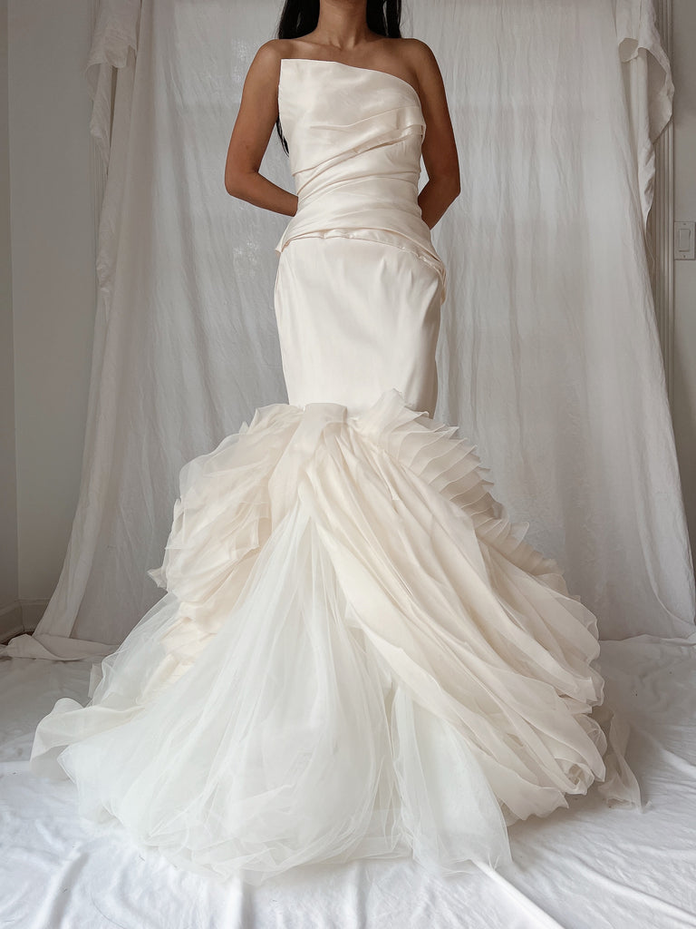 vintage vera wang dress Vintage Vera Wang Dress with Asymmetrical Bodice - M