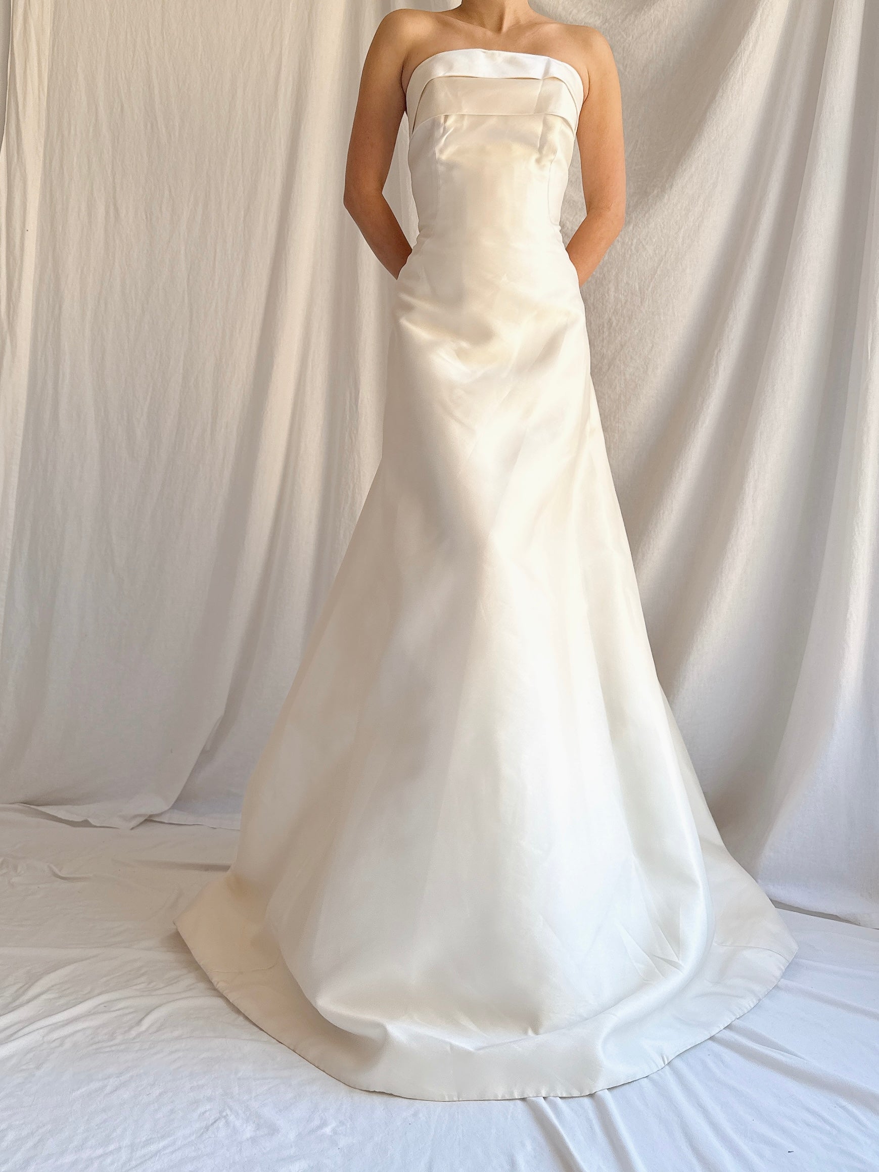 Vintage Pronovias Barcelona Gown with Train - M/US 8