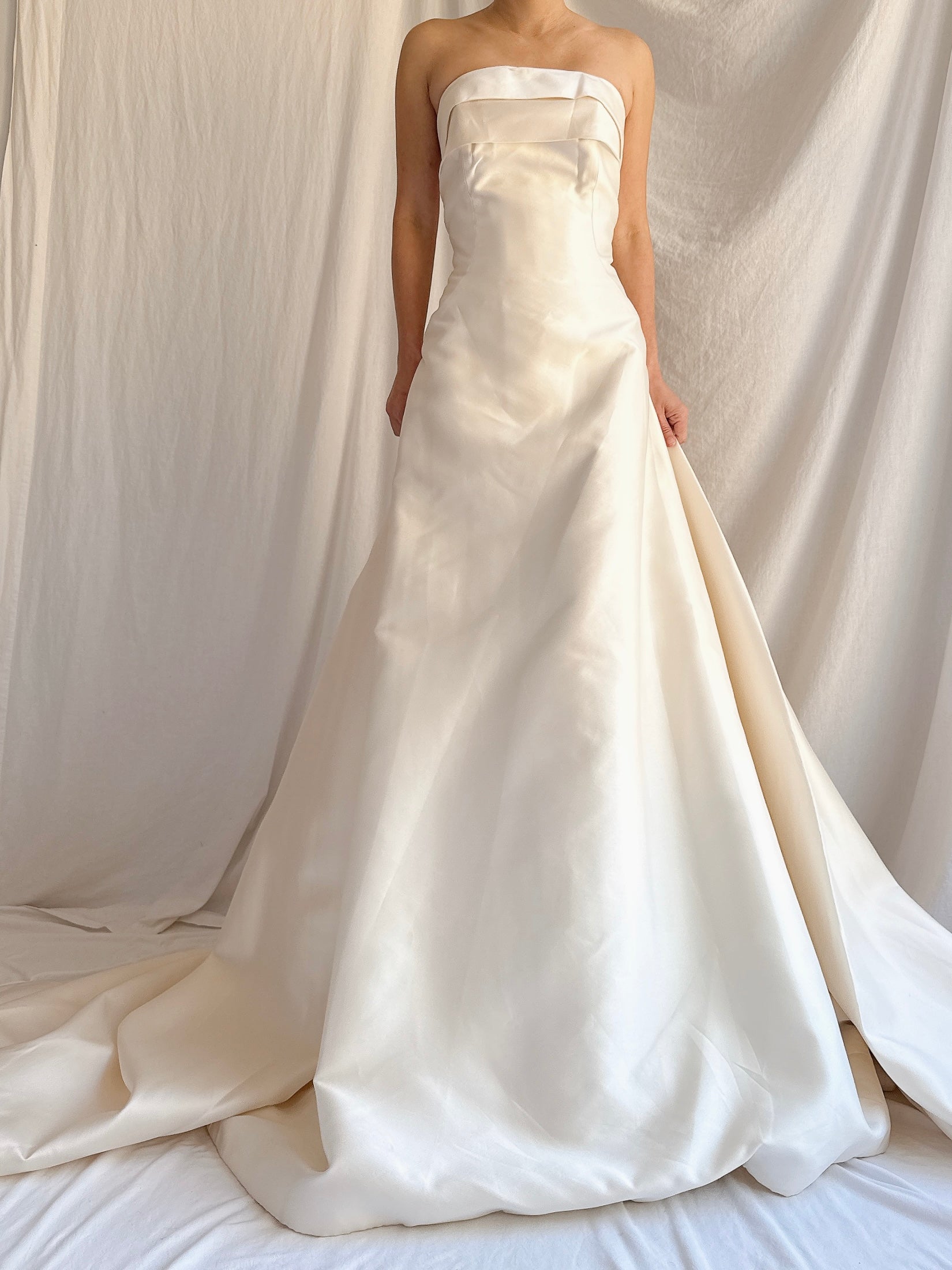 Vintage Pronovias Barcelona Gown with Train - M/US 8