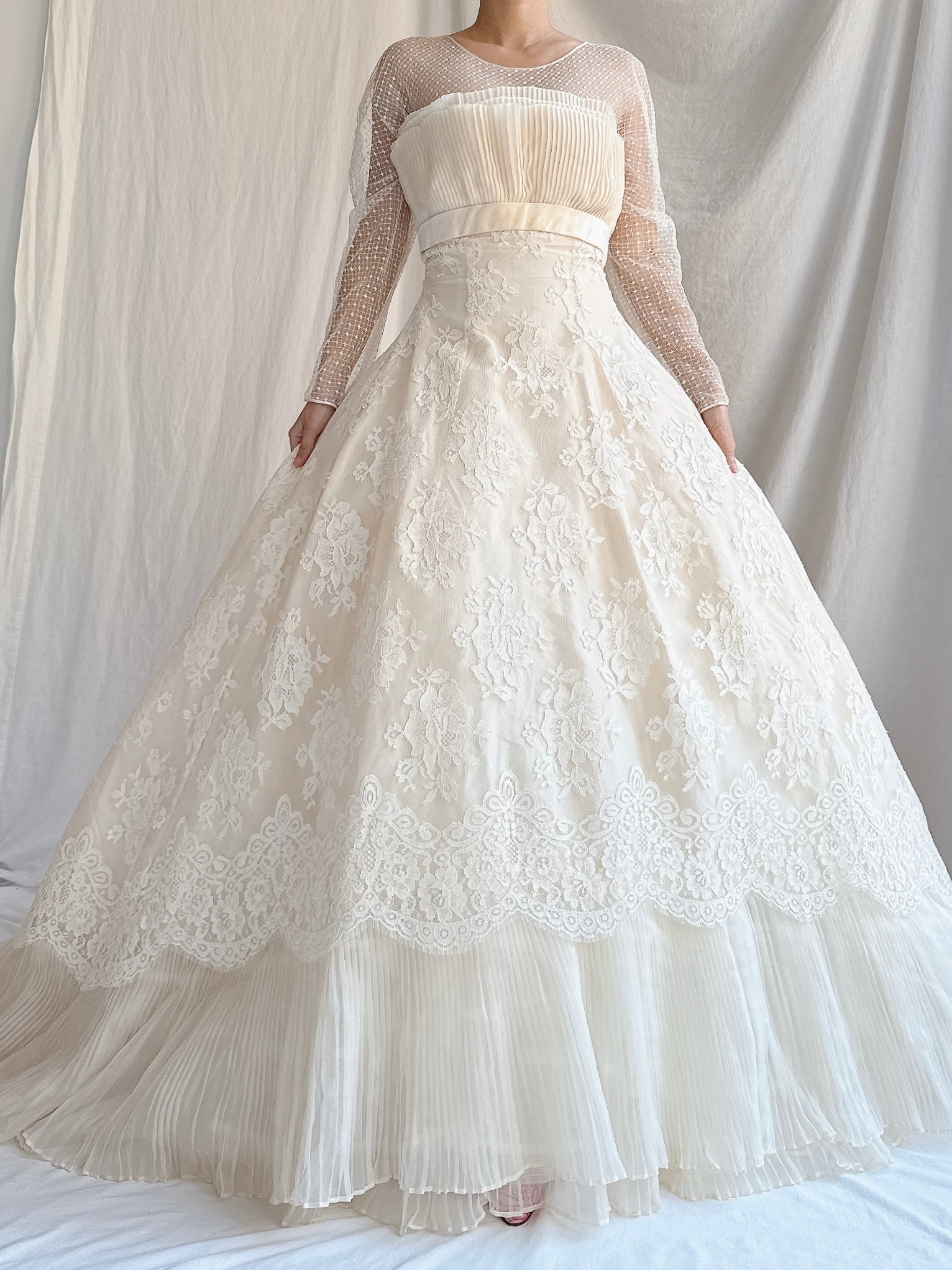 Vintage Rare Cailan’D Couture Italy Silk Lace Gown with Veil - IT 44/M