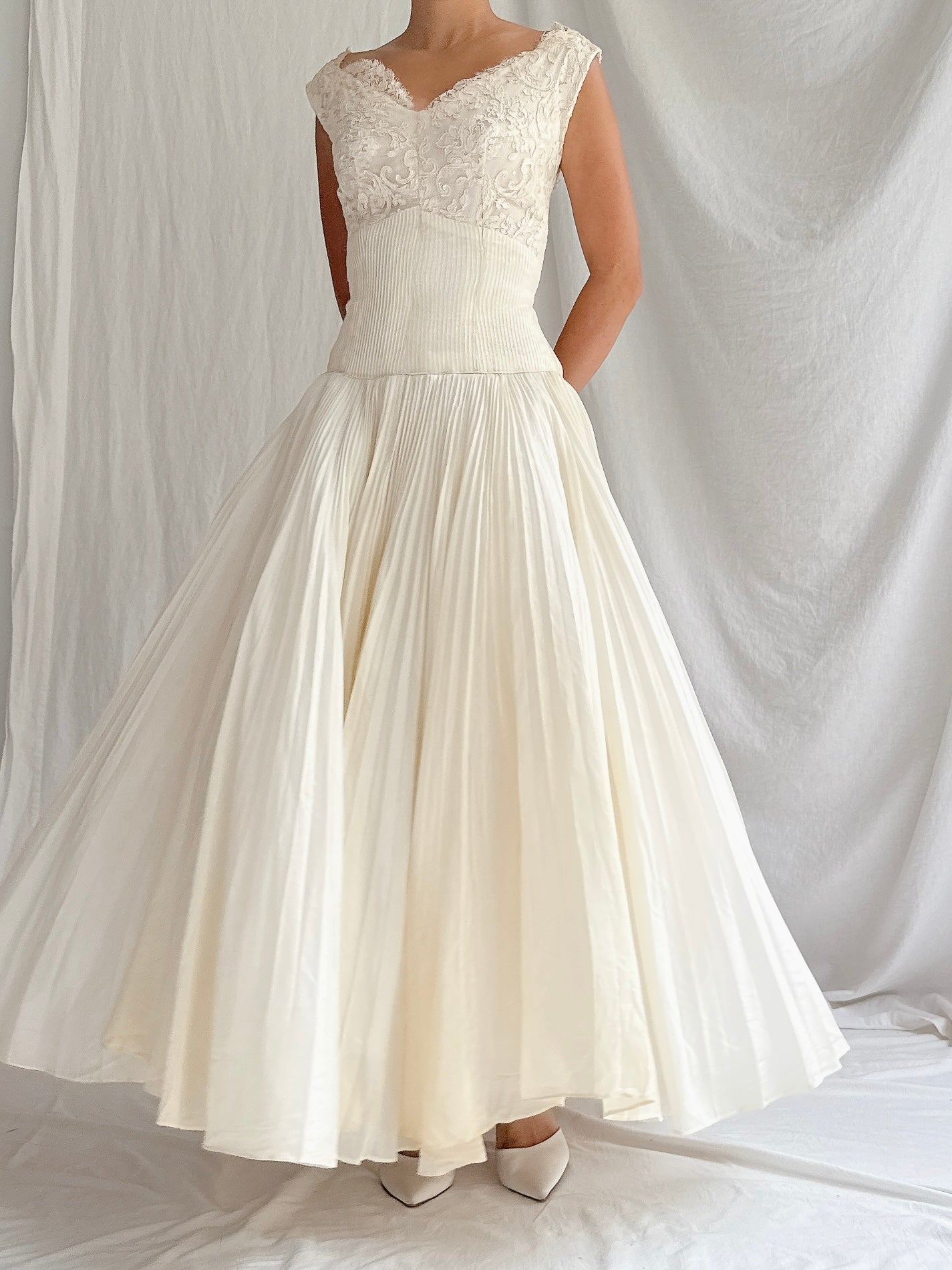1950s Pleated Taffeta and Lace Dress - XS