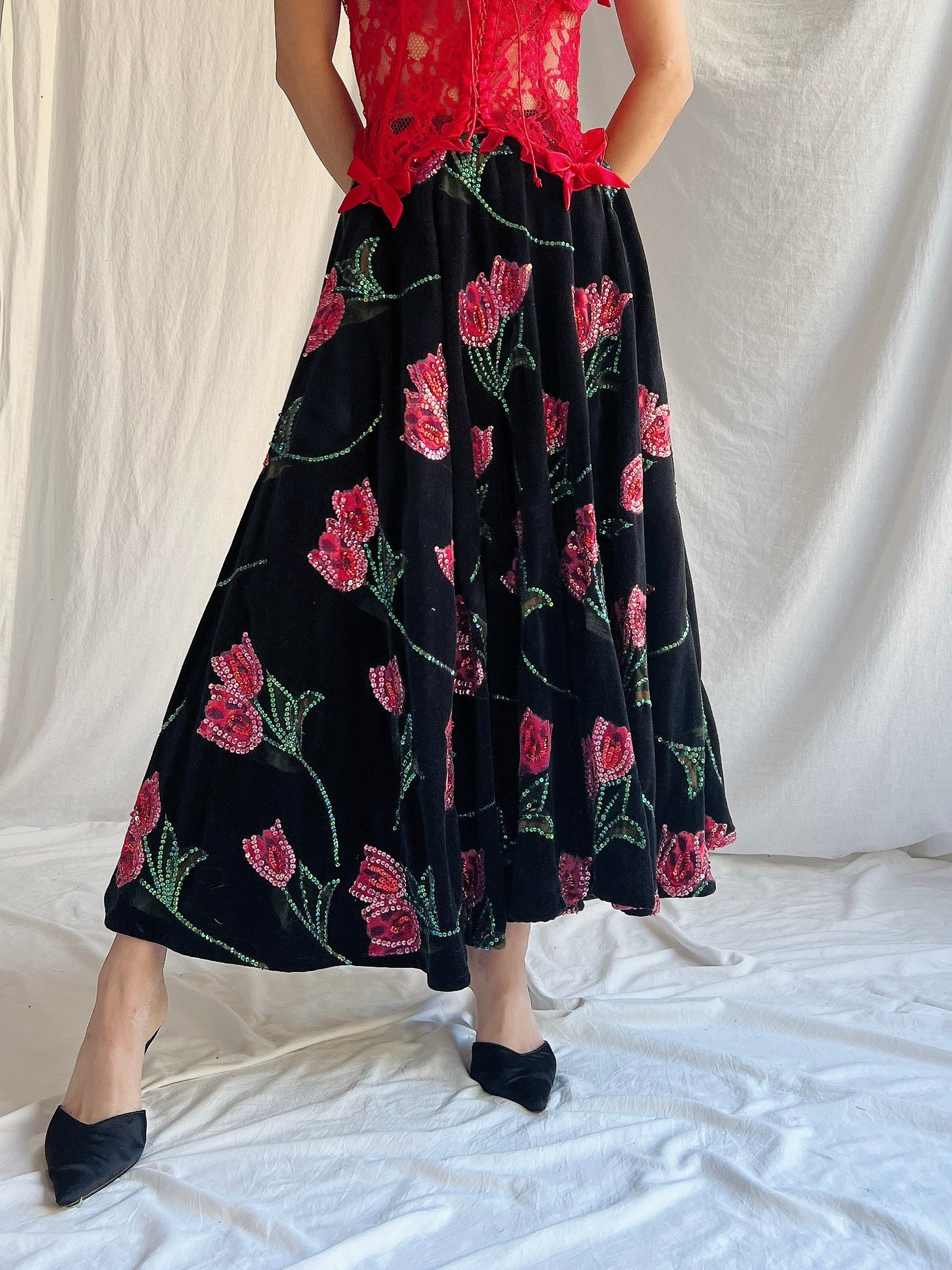 Vintage Floral Velvet Embellished Skirt - M