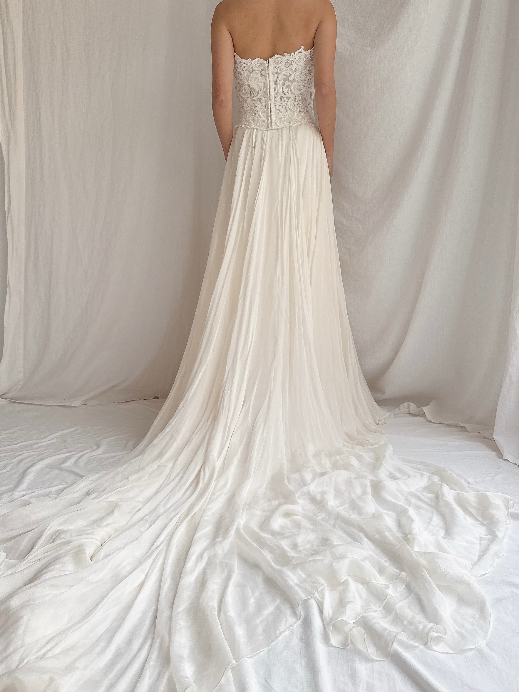 00 Martina Liana 2-Piece Silk Set - M/8