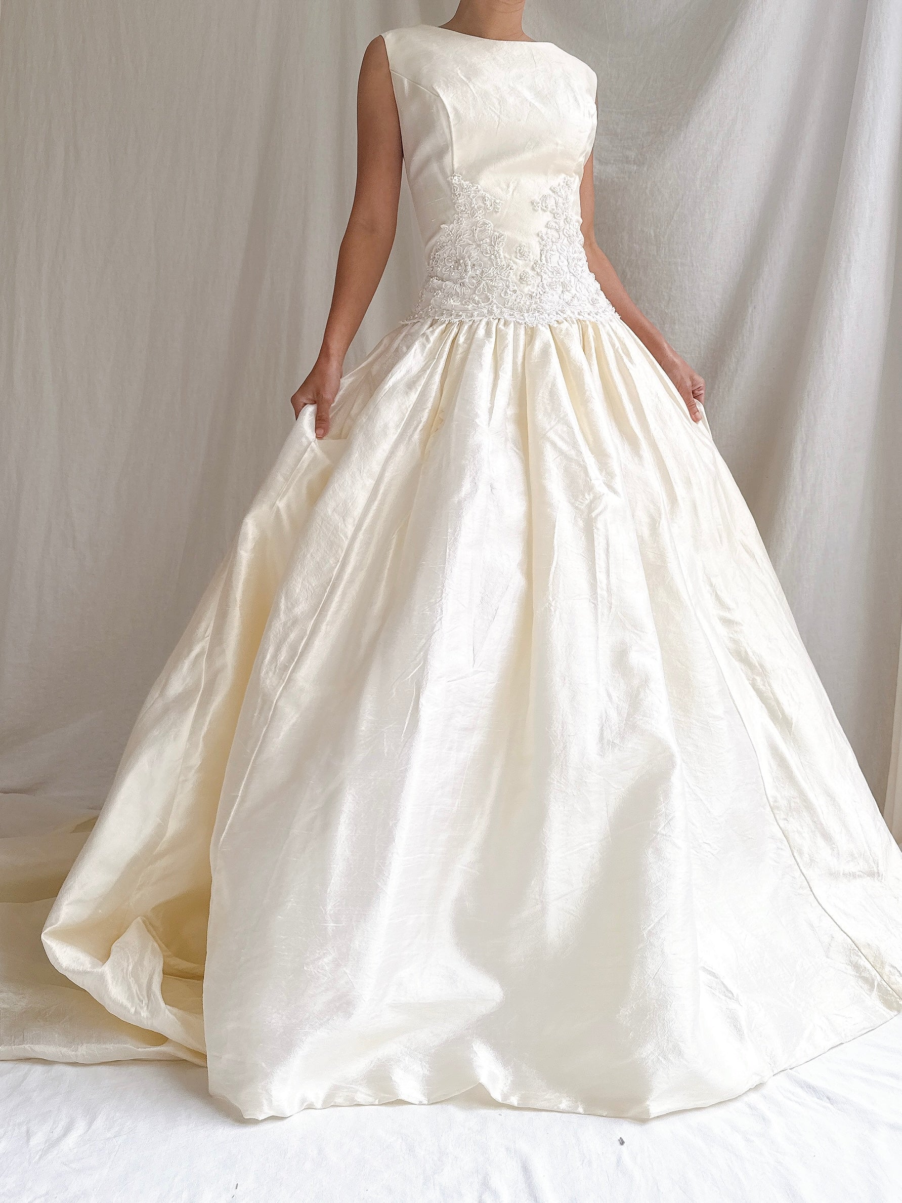 Vintage Boatneck Lace Detail Waist Gown - M/8
