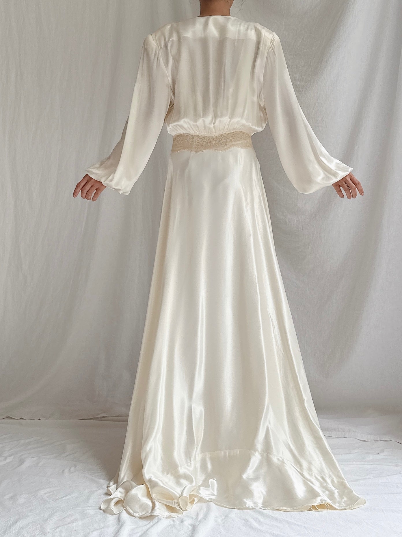 1940s Satin Dressing Gown - M