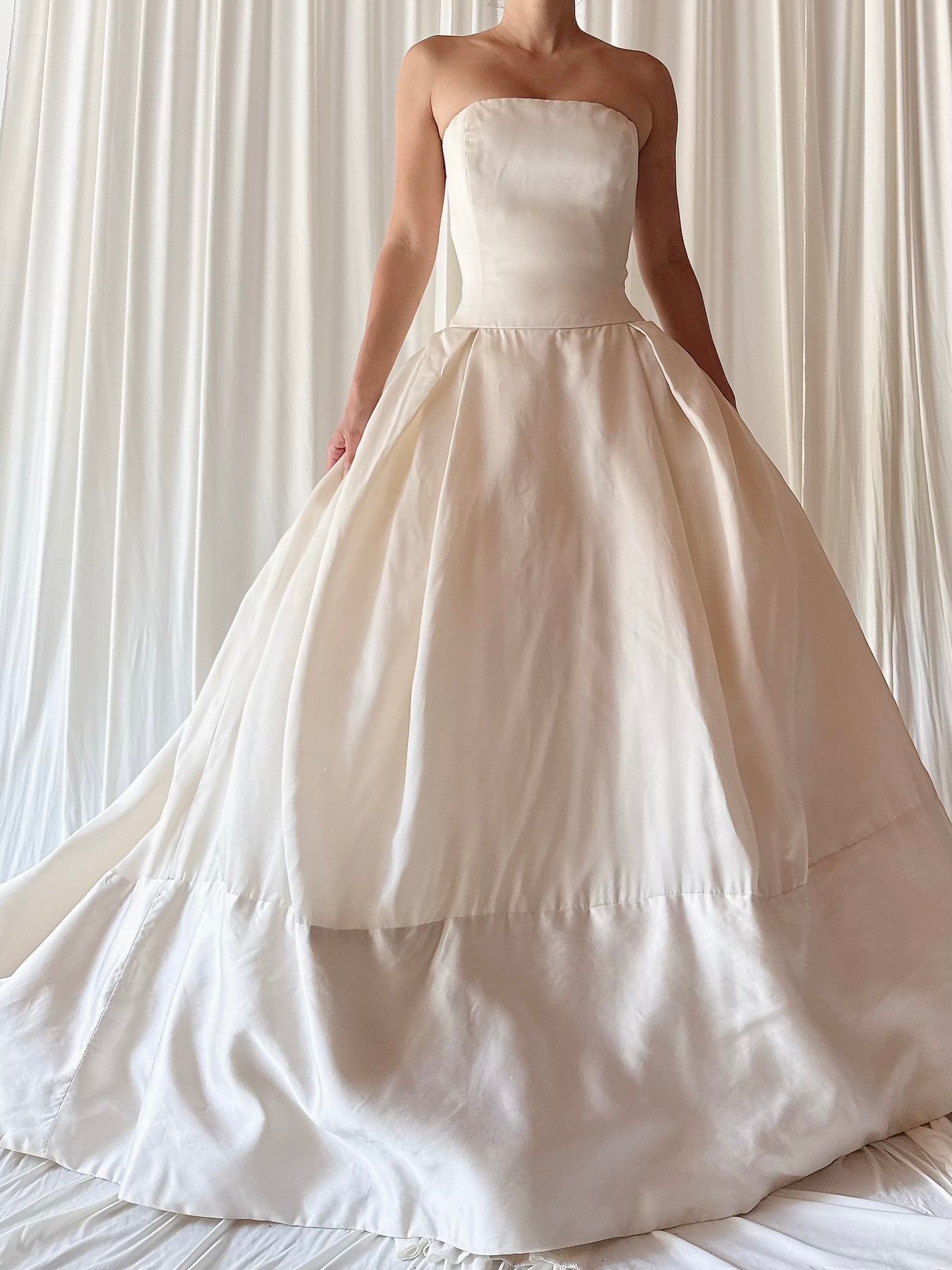 Vera Wang Silk Organza Gown - M/8