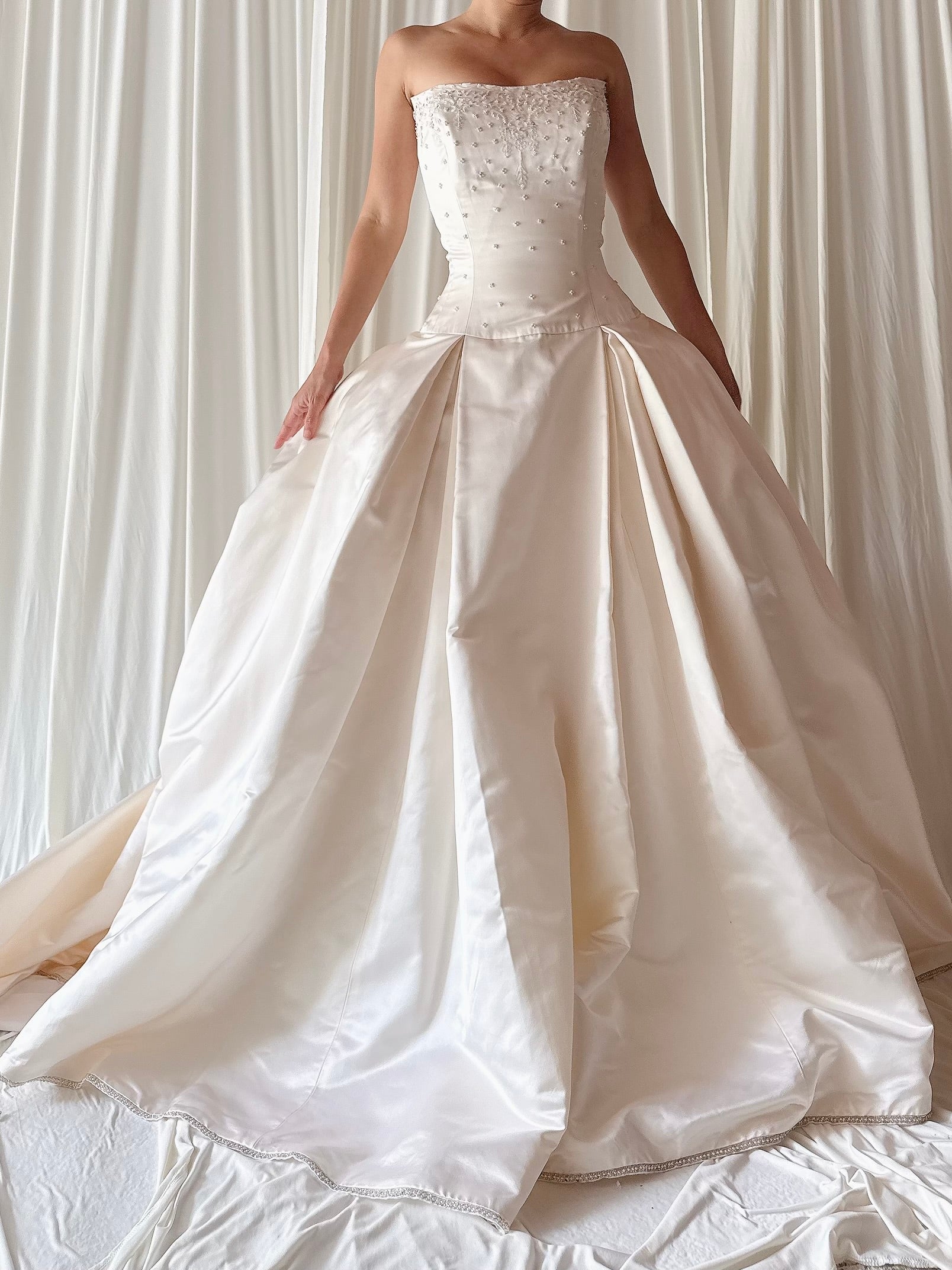 Vintage Eve of Milady Off-White Silk Gown - L/10