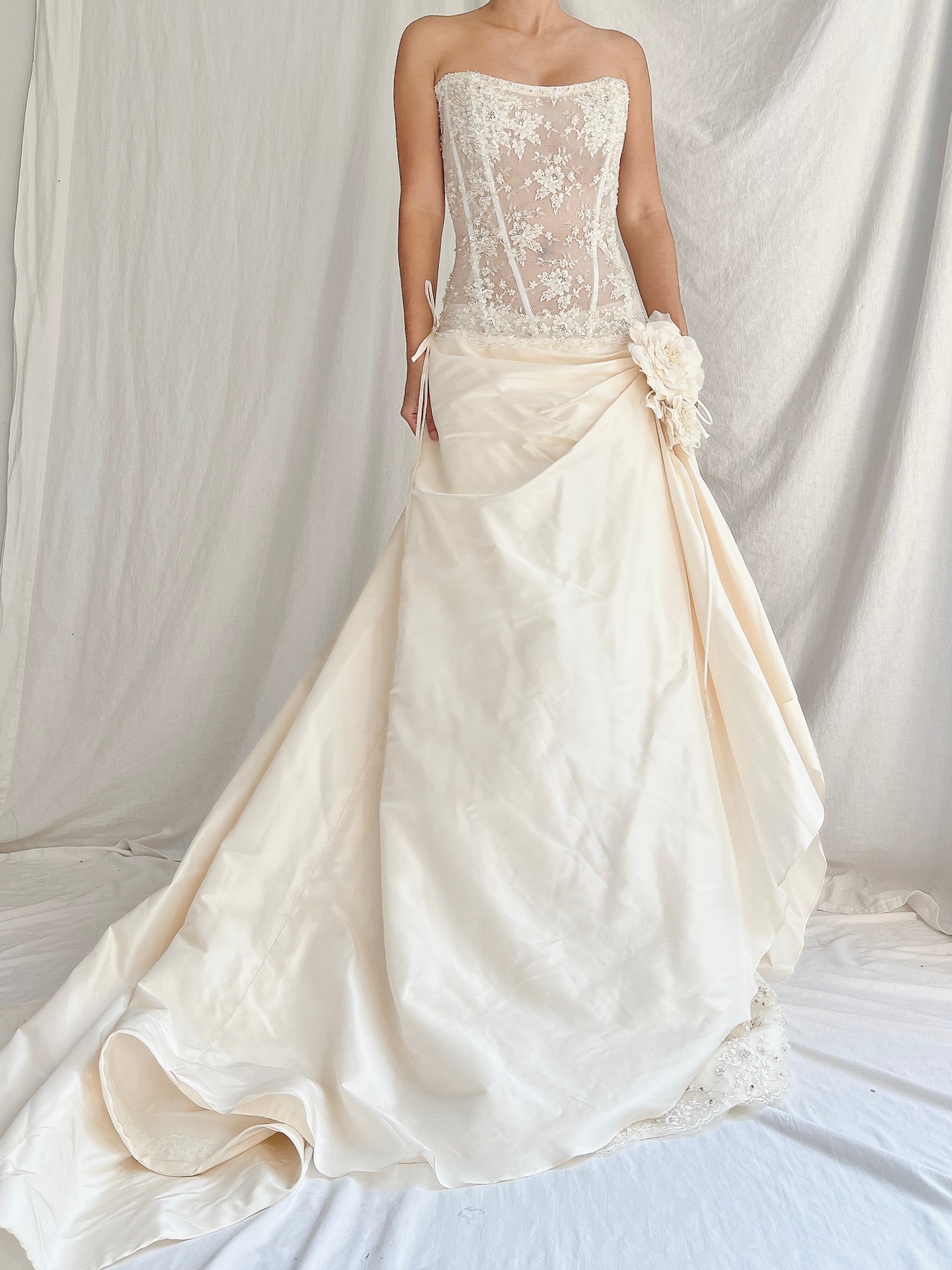 1990s Saison Blanche Couture Silk and French Lace Gown - M/8/10