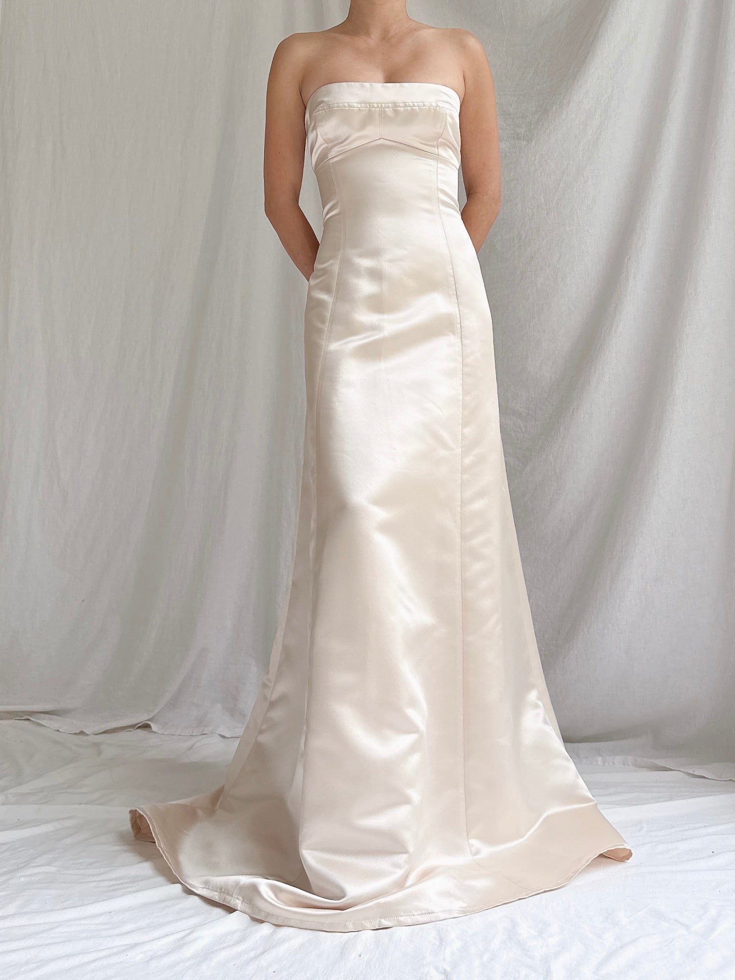 Vintage Ecru Satin Vera Wang Gown - M/6/8