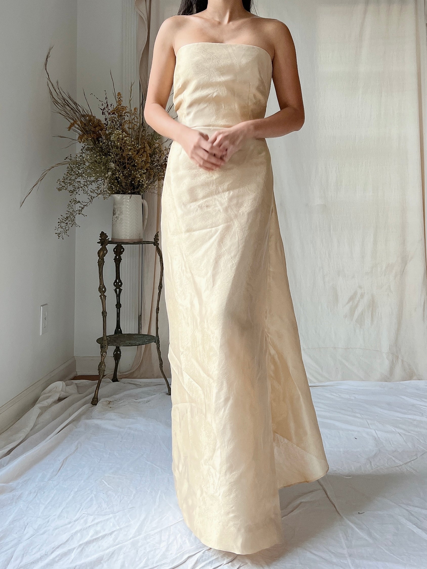 Vintage Eggshell Dupioni Silk Dress - S/4 | G O S S A M E R Vintage Eggshell Dupioni Silk Dress - S/4 | G O S S A M E R