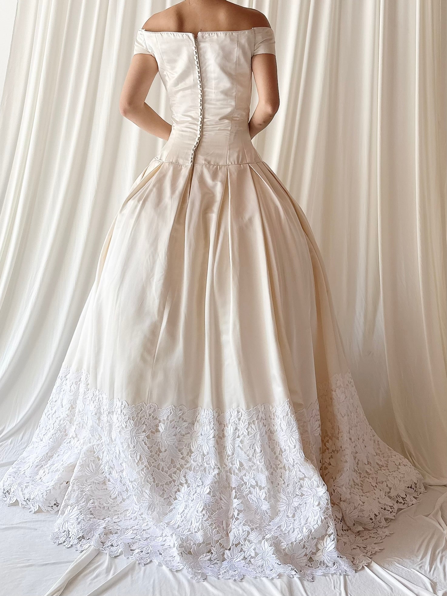 Vintage Silk Portrait Neckline Gown - M/6