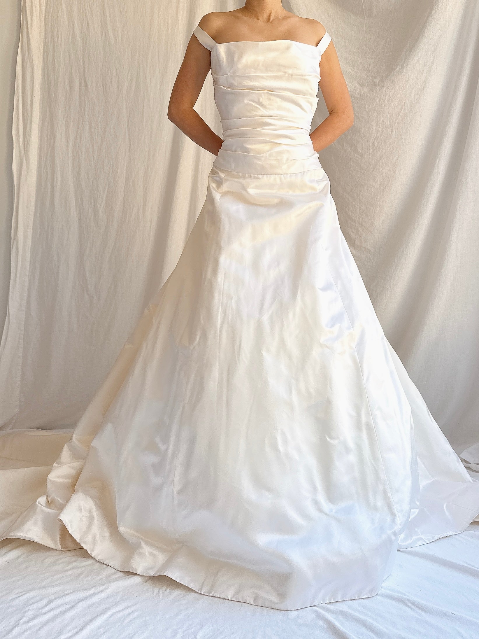 Vintage Silk Vera Wang Gown - L/US 12/14 Vintage Silk Vera Wang Gown - L/US 12/14
