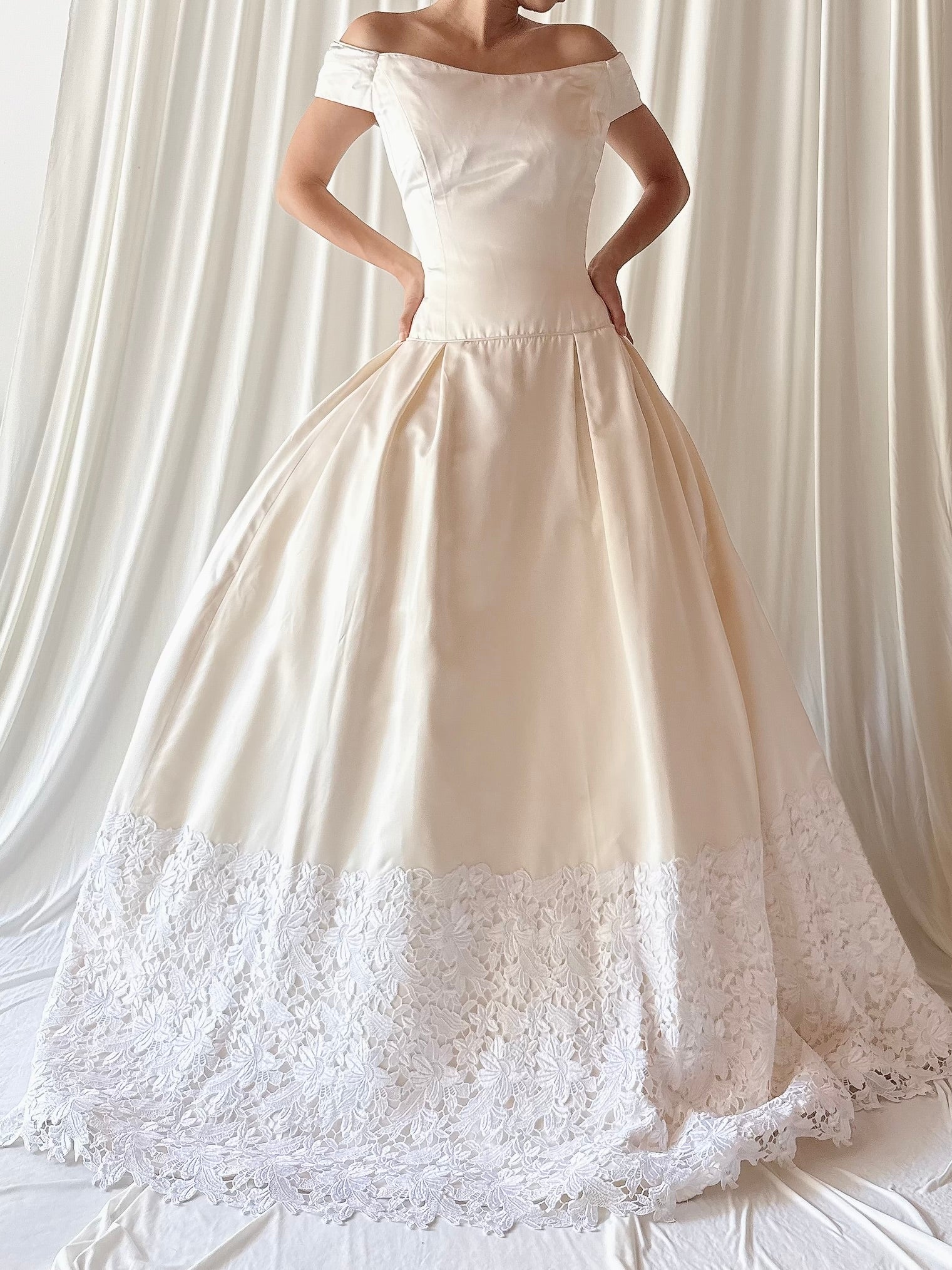 Vintage Silk Portrait Neckline Gown - M/6