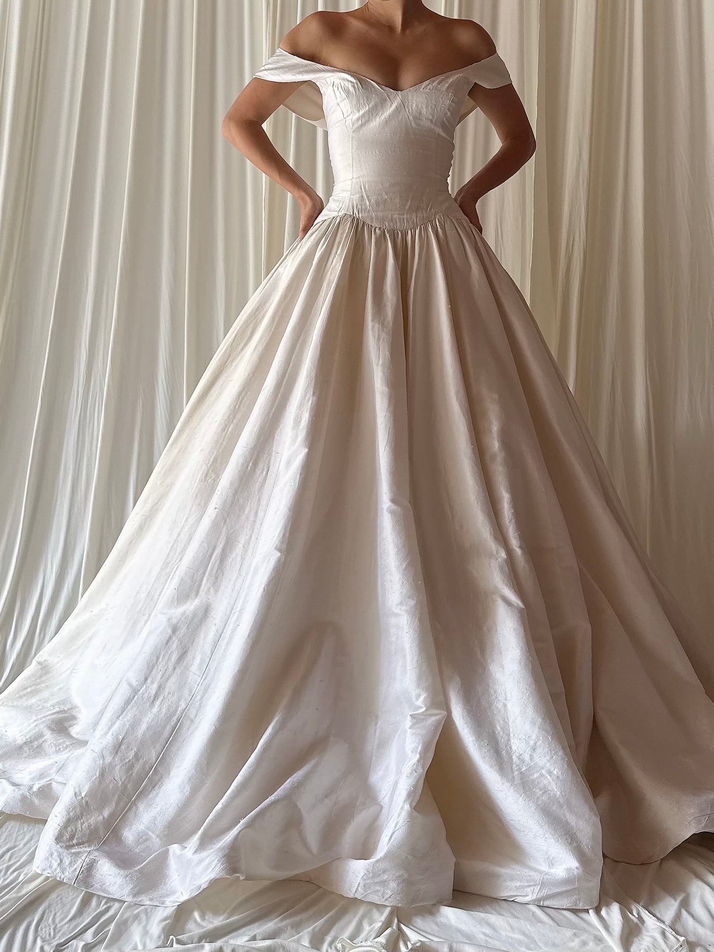 Vintage Silk Plunging Scoop Neck Gown - US 4/6
