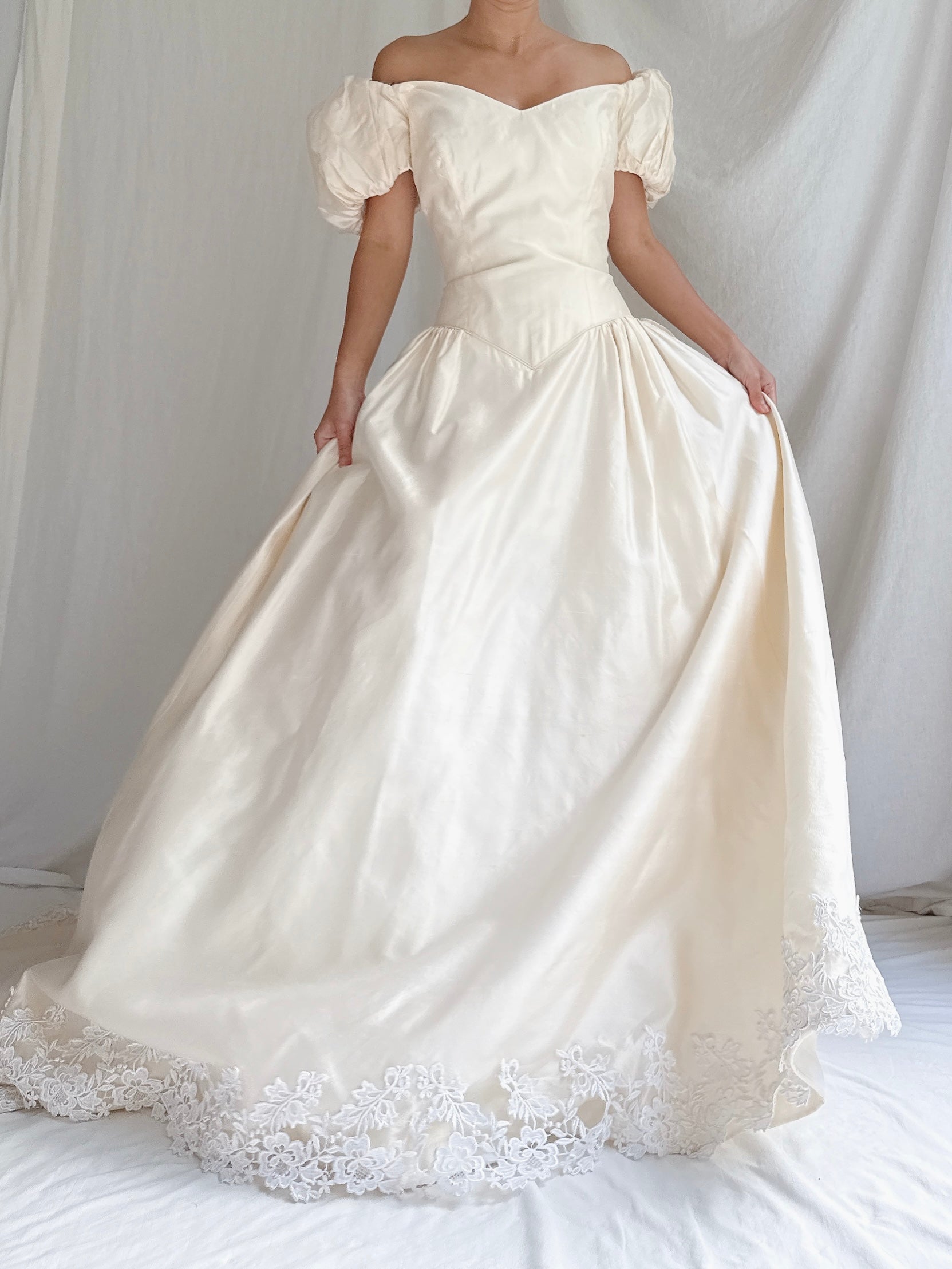 Vintage Silk Puff Sleeves Gown - M