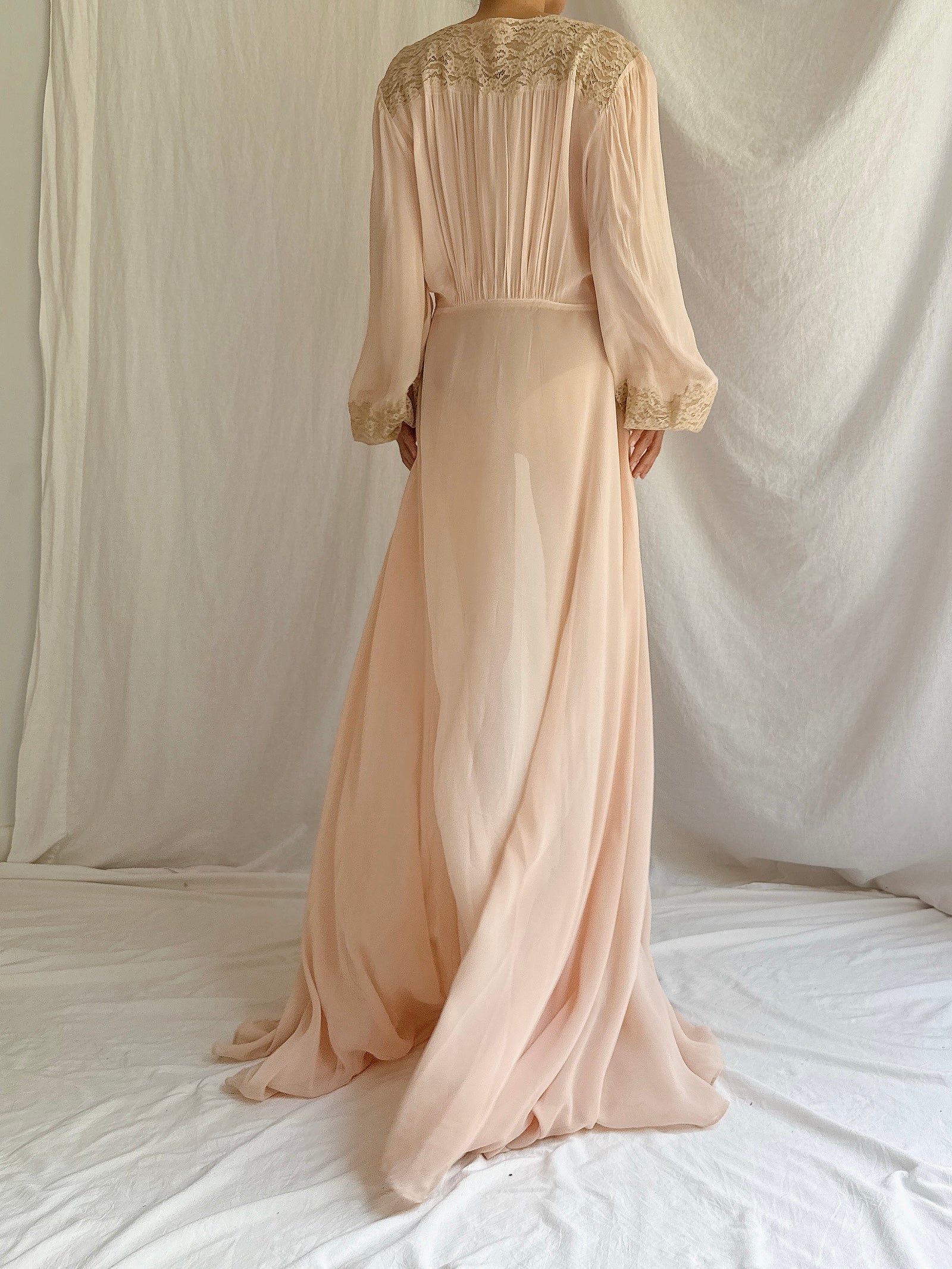 1940s Peach Chiffon Poet Sleeves Dressing Gown - S