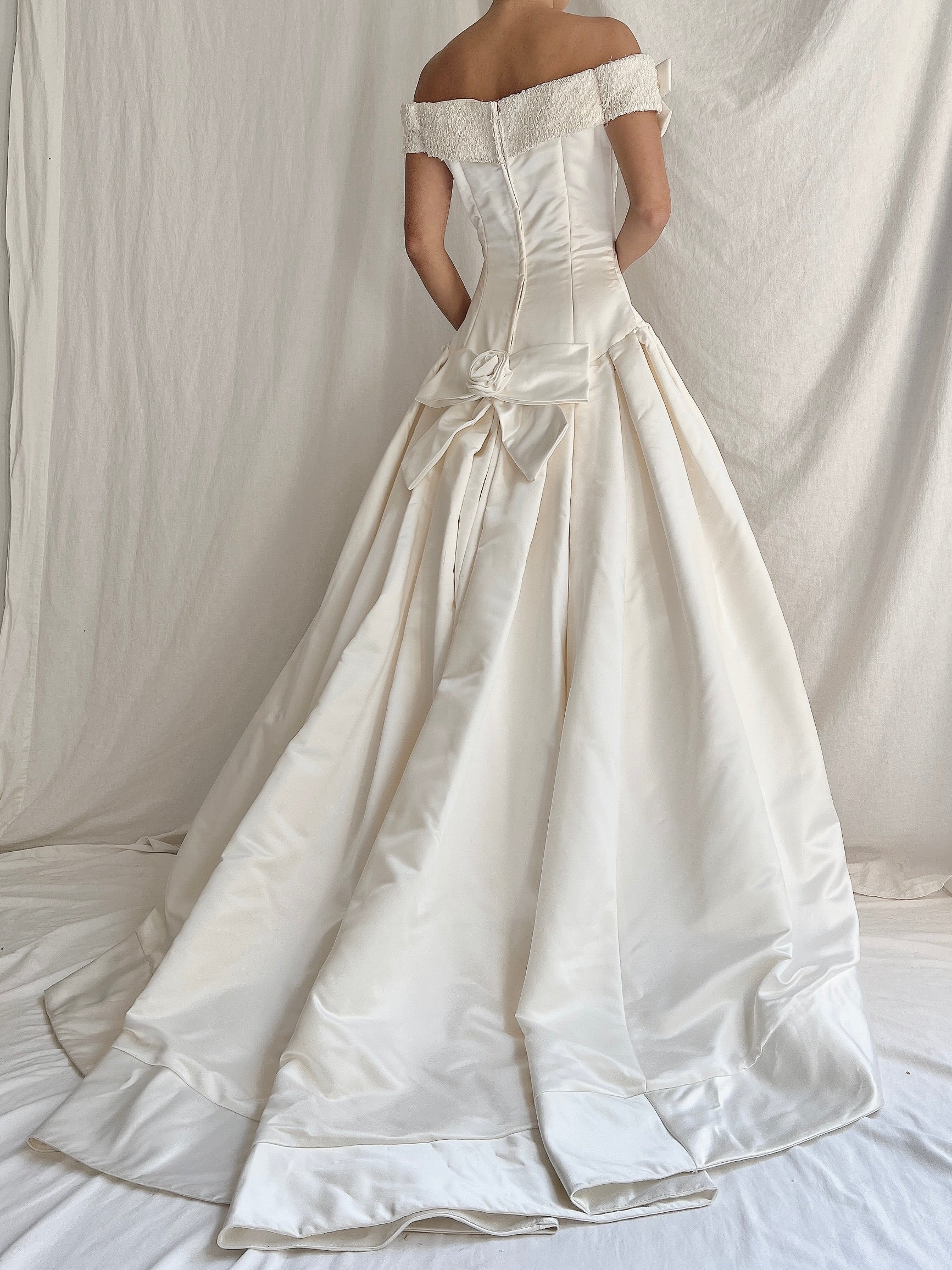2000s Demetrios Satin Off-the-Shoulder Gown - XS/2-4 | G O S S A M E R 2000s Demetrios Satin Off-the-Shoulder Gown - XS/2-4 | G O S S A M E R