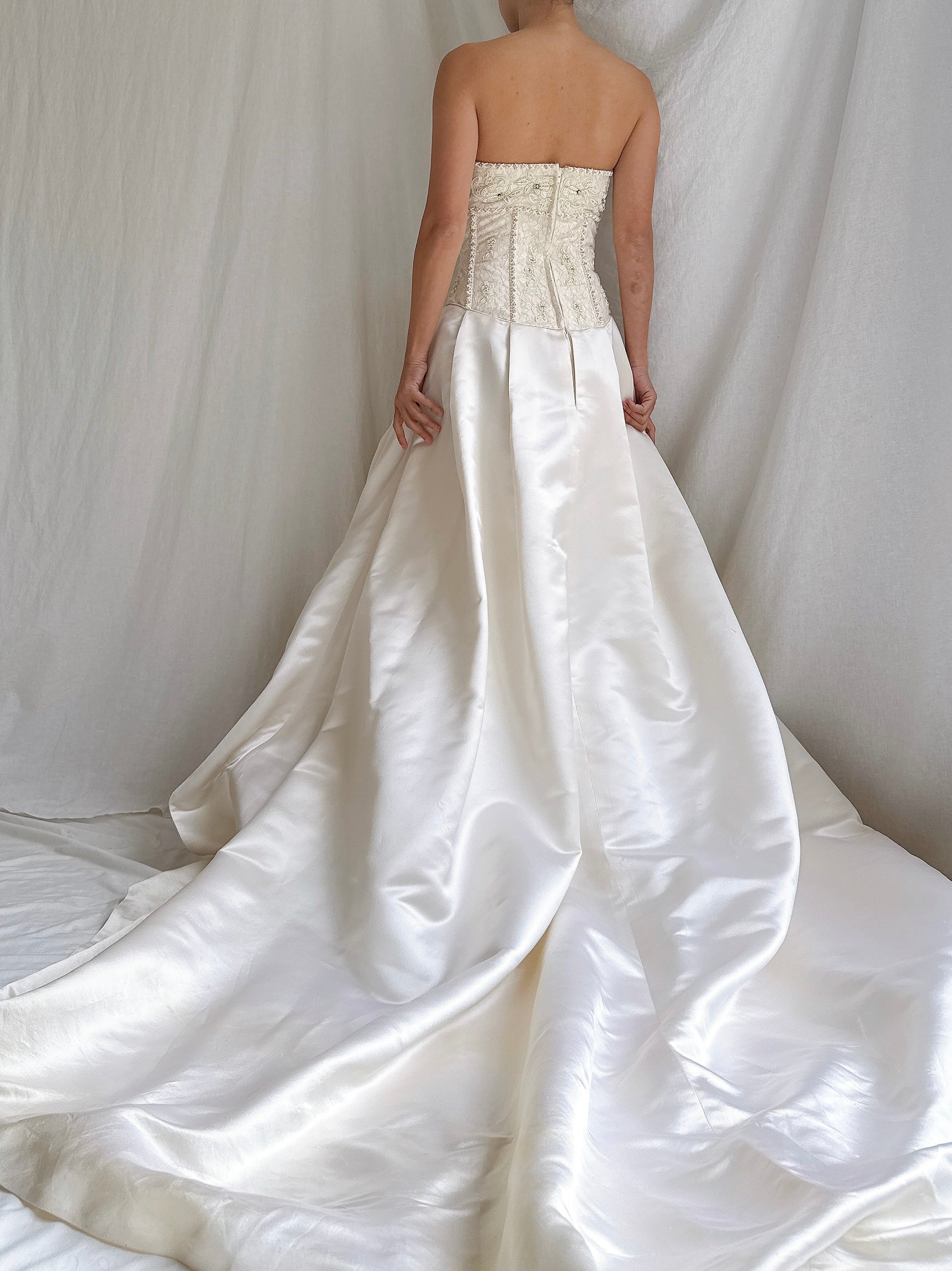 Vintage Lace and Silk Bustier Gown - M/8