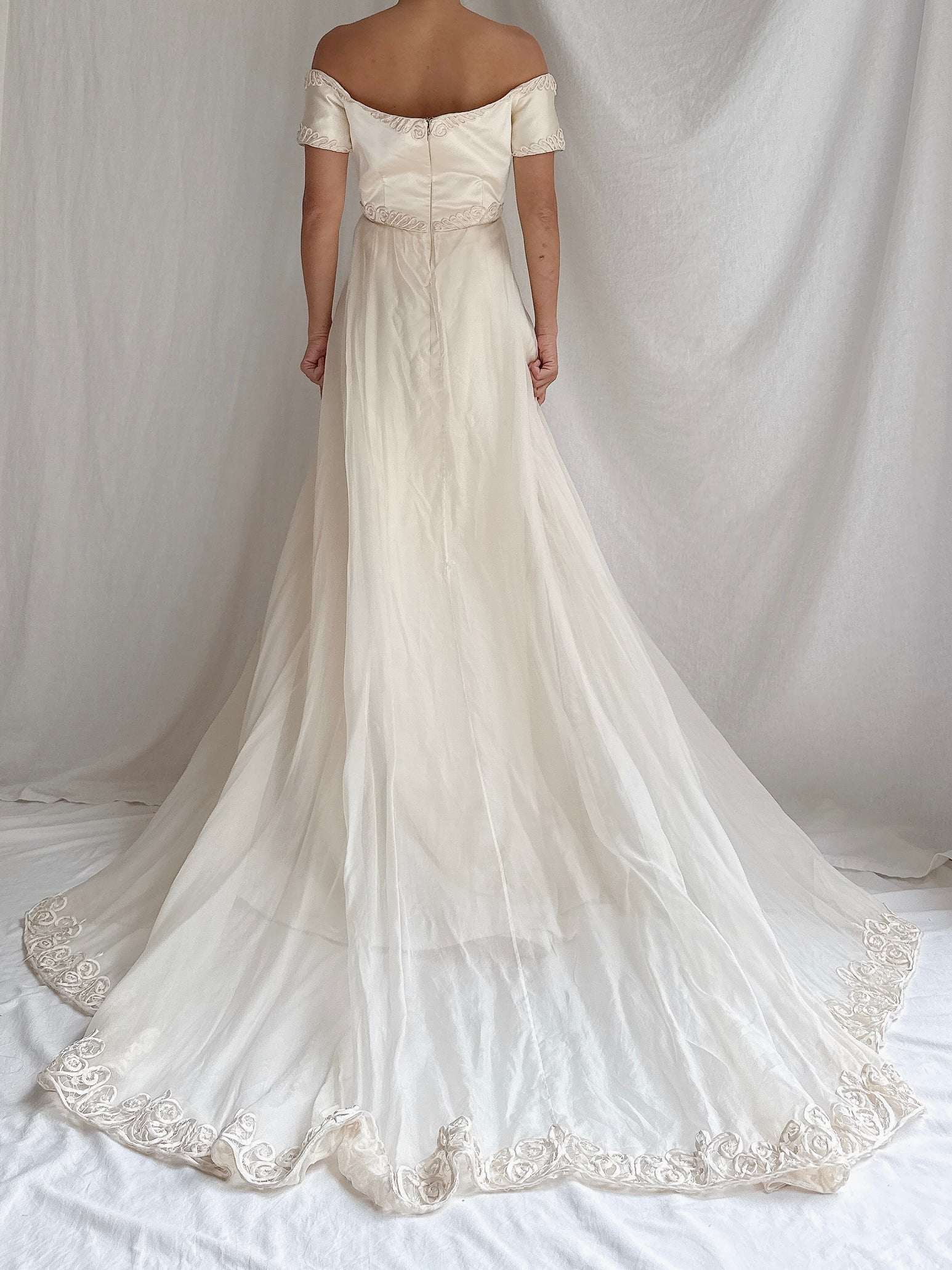 1990s Reem Acra Silk Organza and Charmeuse Gown - S/M 6