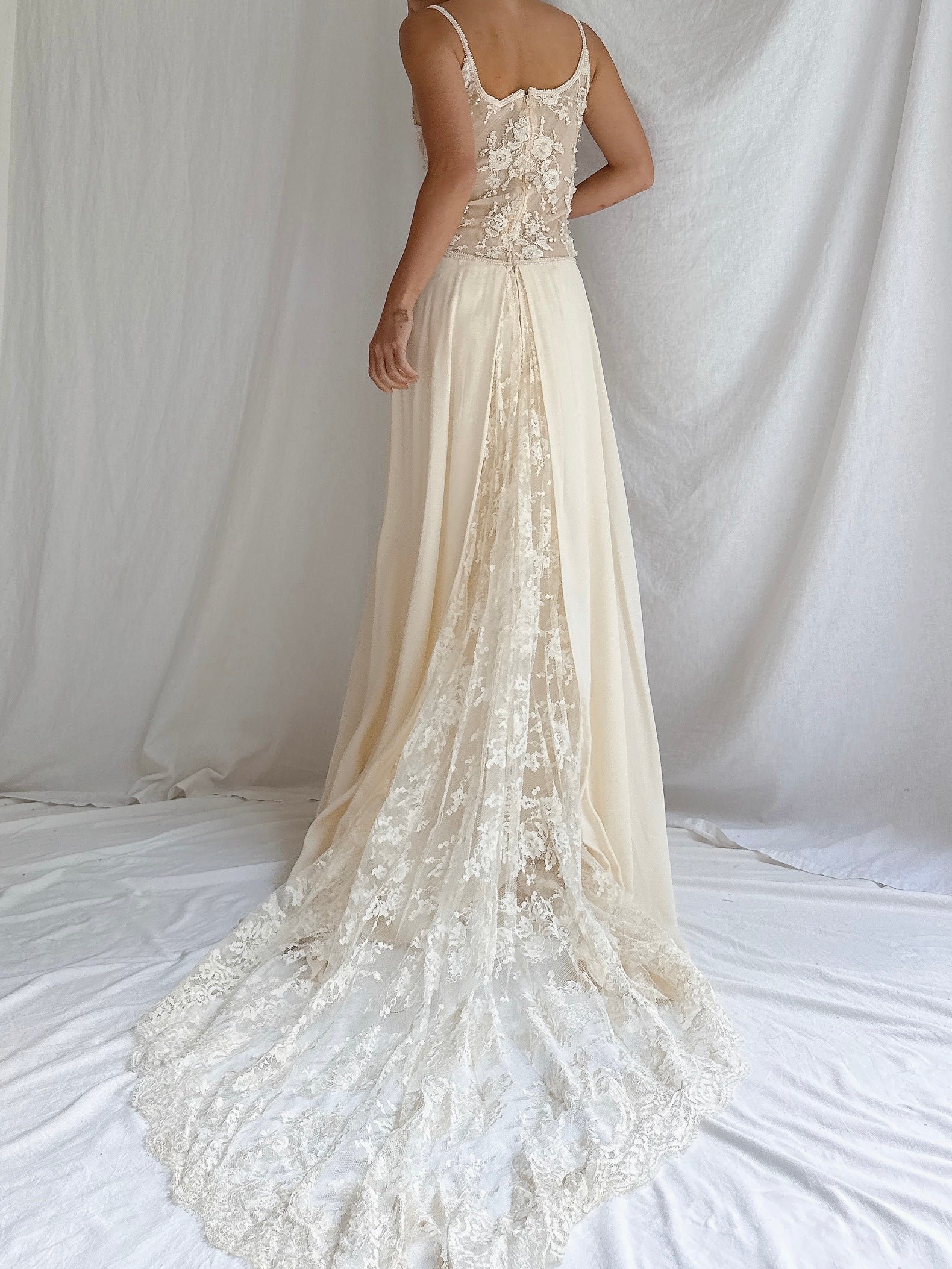 Vintage Silk Crepe and Lace Gown - S/M/6