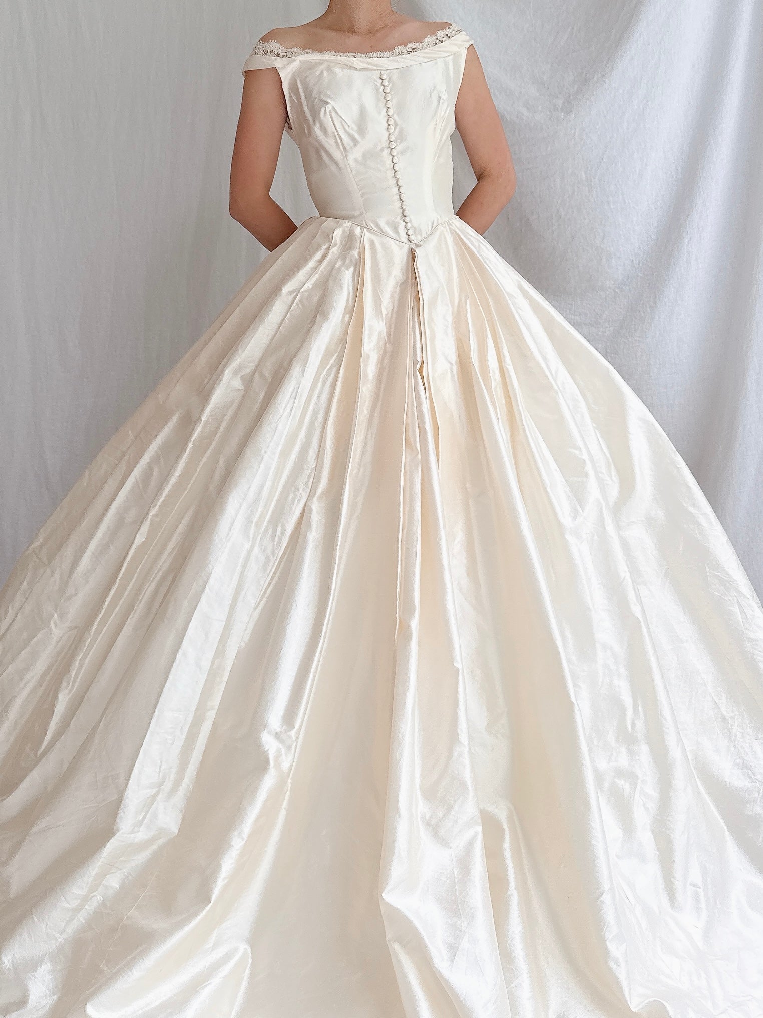 1950s Silk Dupioni Wide-Neck Gown - XXS