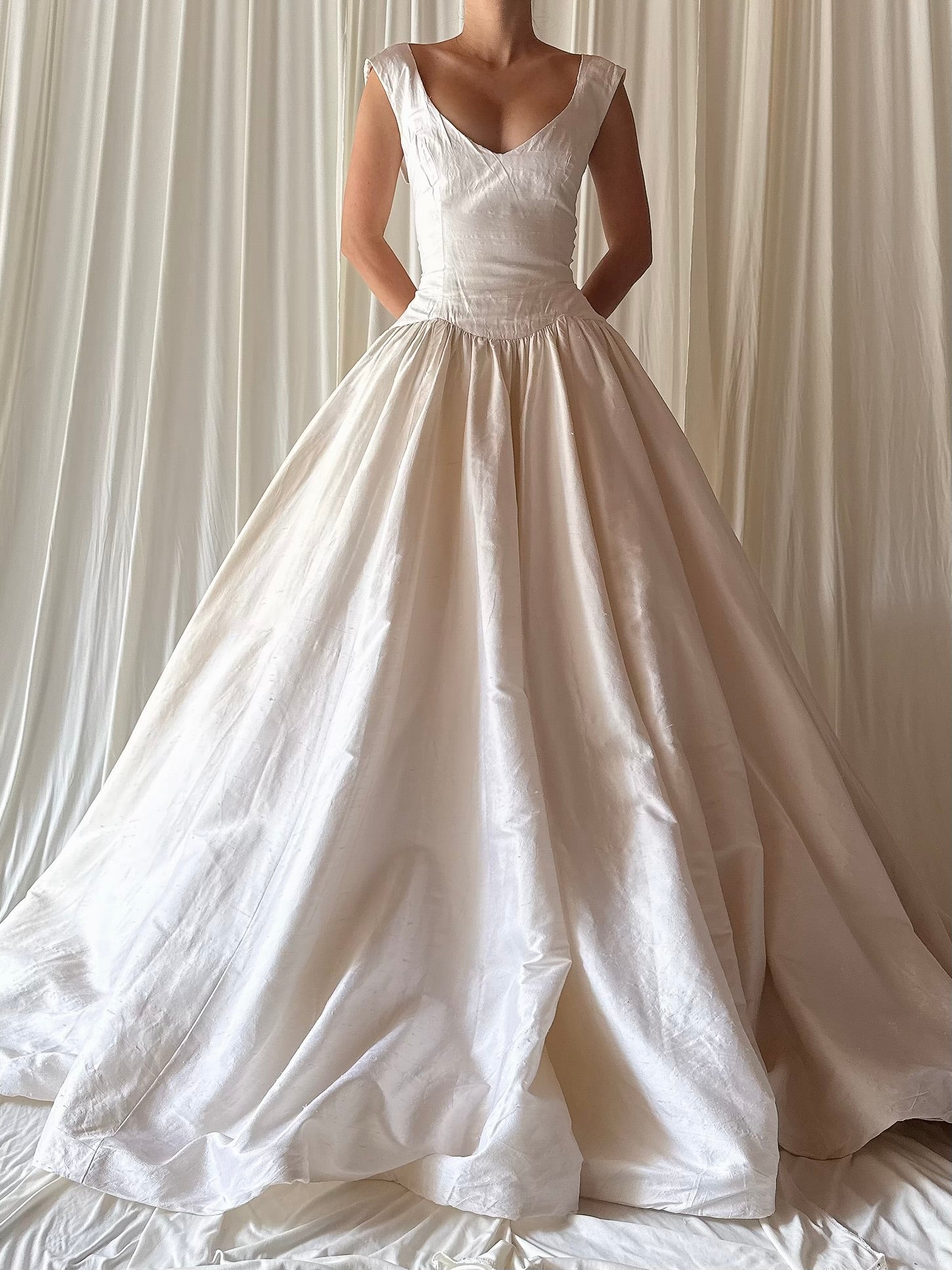 Vintage Silk Plunging Scoop Neck Gown - US 4/6