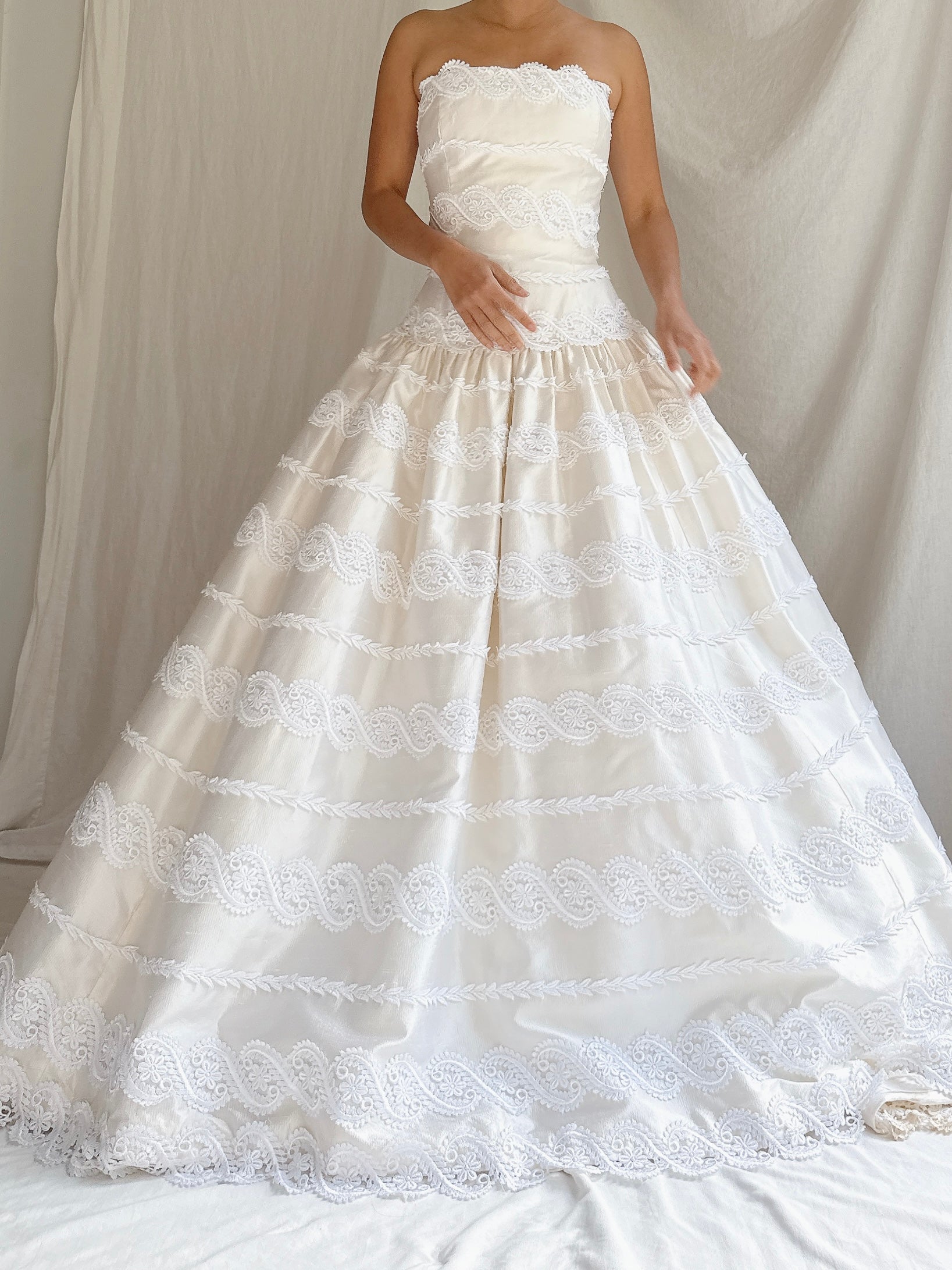 Vintage Silk Embroidered Appliqués Gown - S/6
