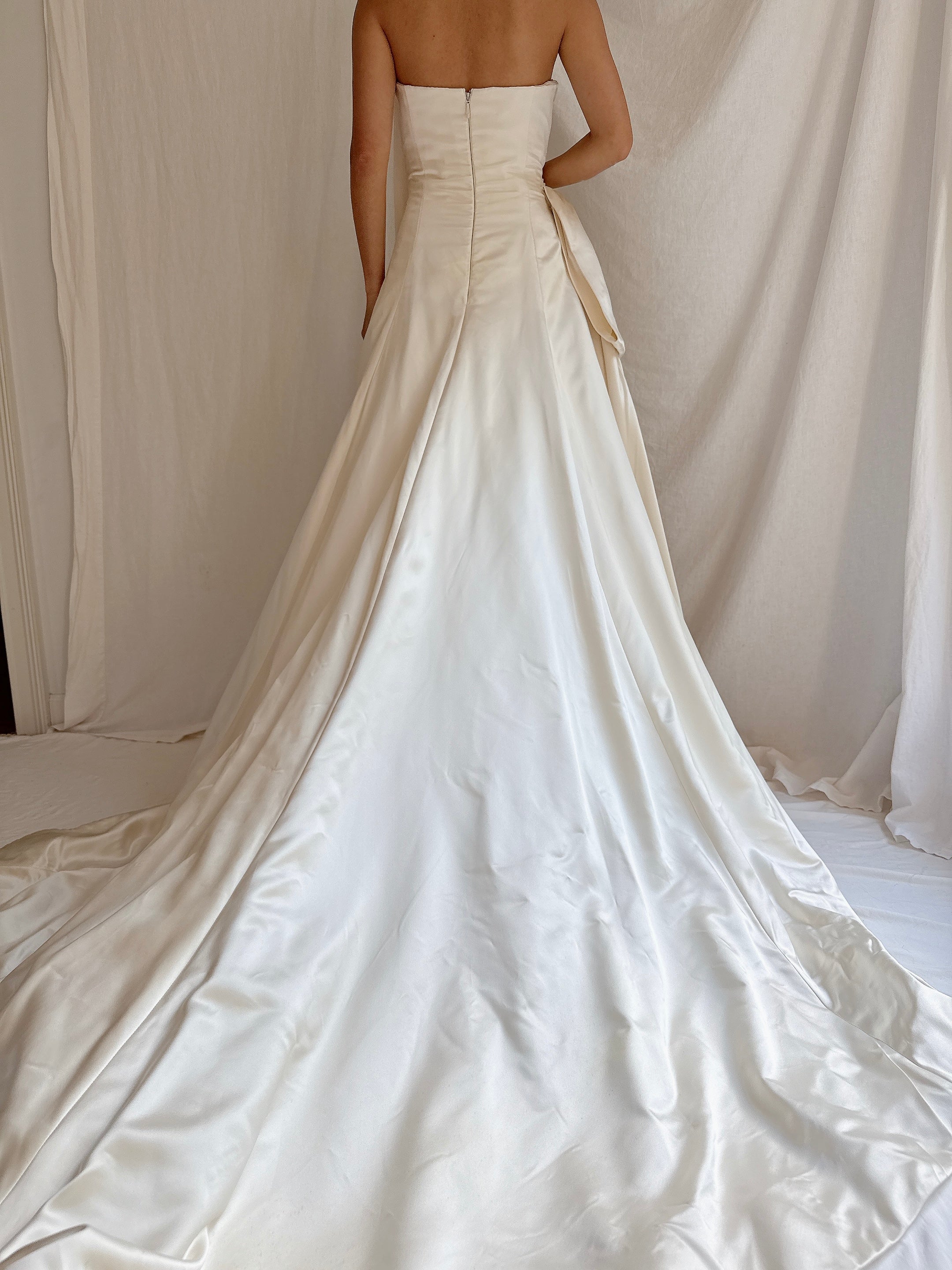 Vera Wang Silk Satin Strapless Gown - S/4/6
