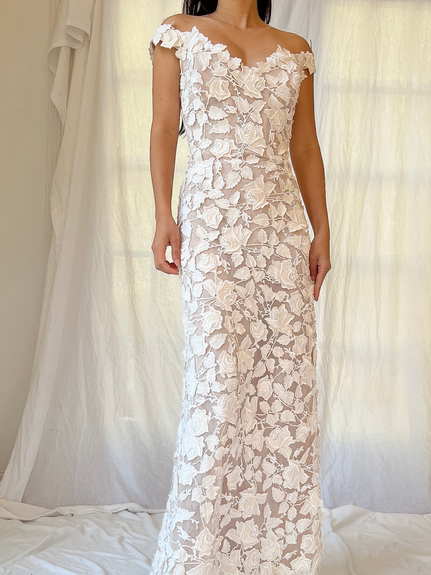 Vintage 3D Rose Applique Column Gown - S/6