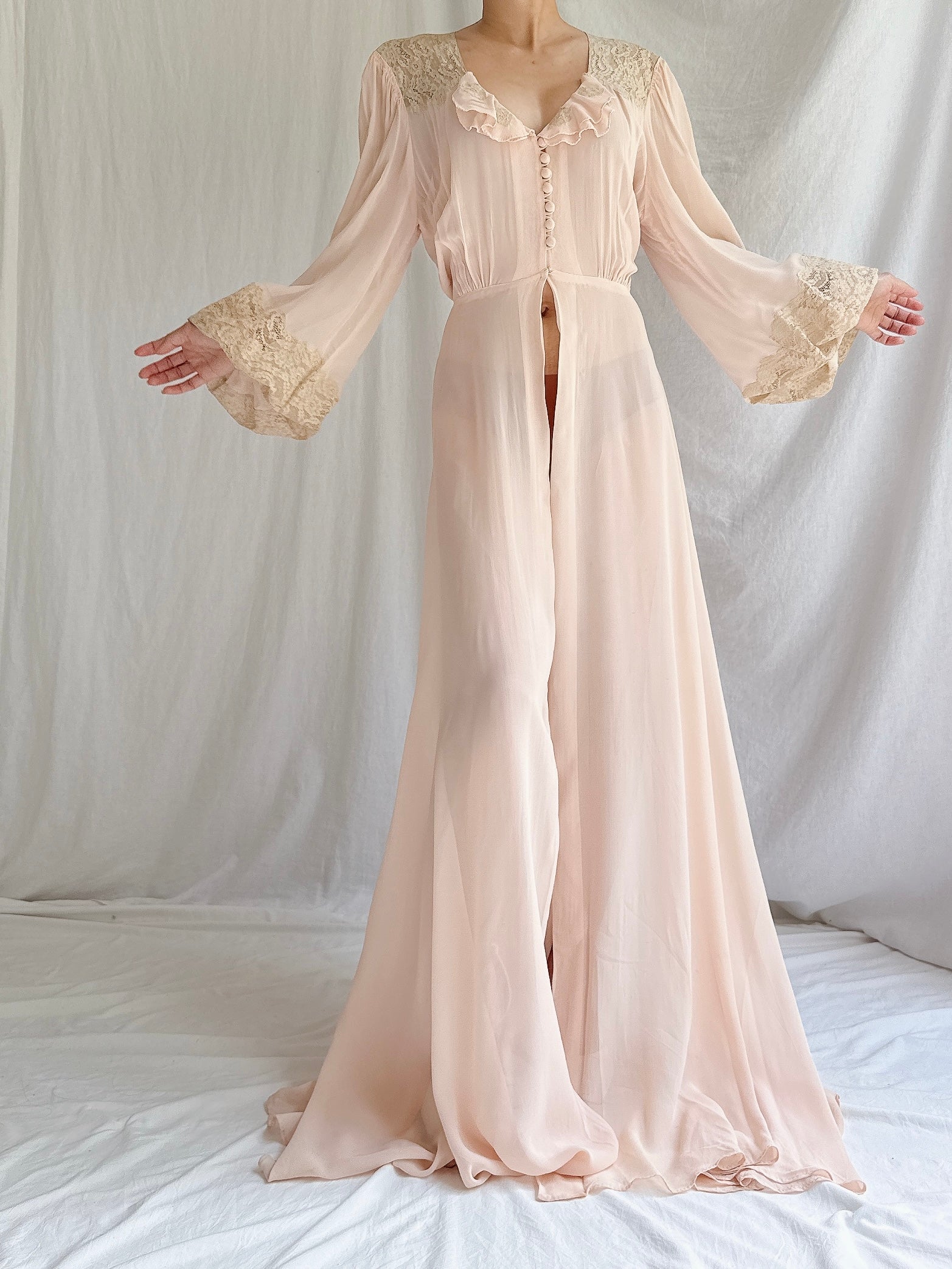 1940s Peach Chiffon Poet Sleeves Dressing Gown - S