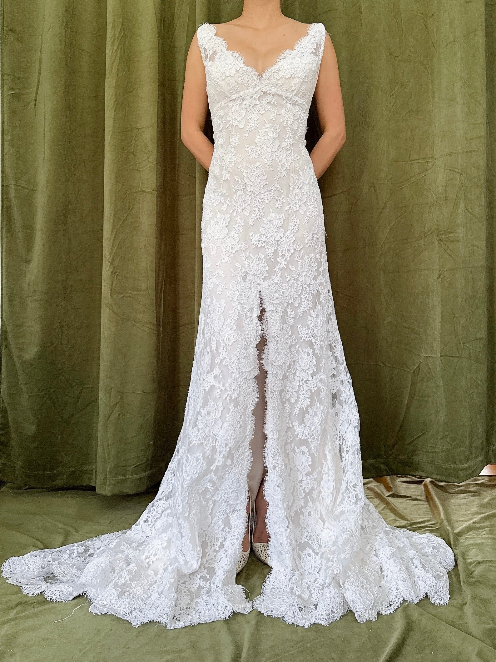 Vintage Alencon Lace V Neck Gown - S/M/6