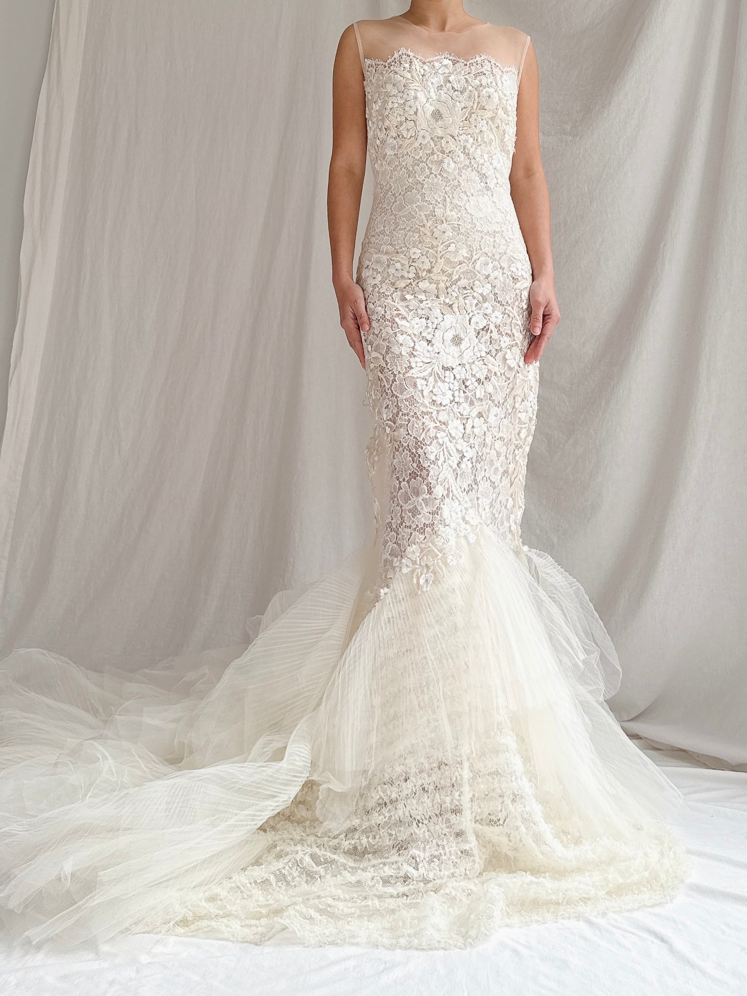 Yolancris Crew Neck Lace Gown - M/6