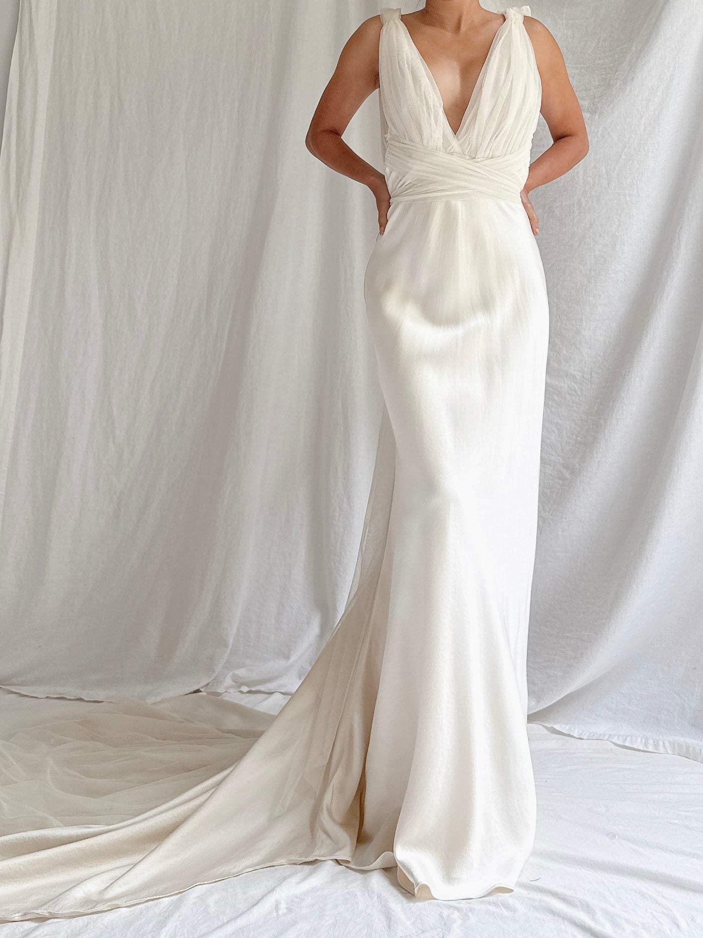 最終値下げ Amiur vintage satin gown coat Alfred Sung D751 Off Shoulder Cross Back Satin Twill Gown