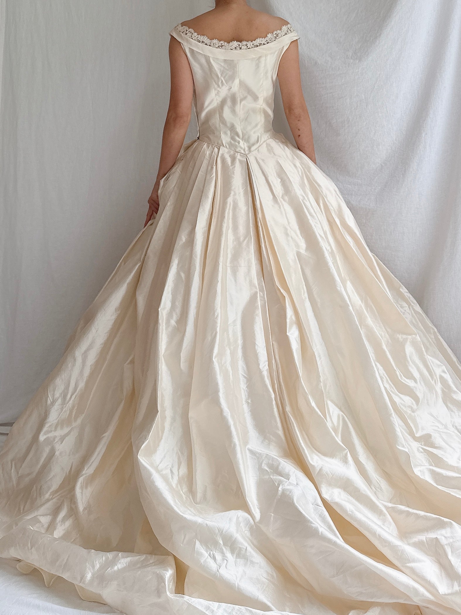 1950s Silk Dupioni Wide-Neck Gown - XXS