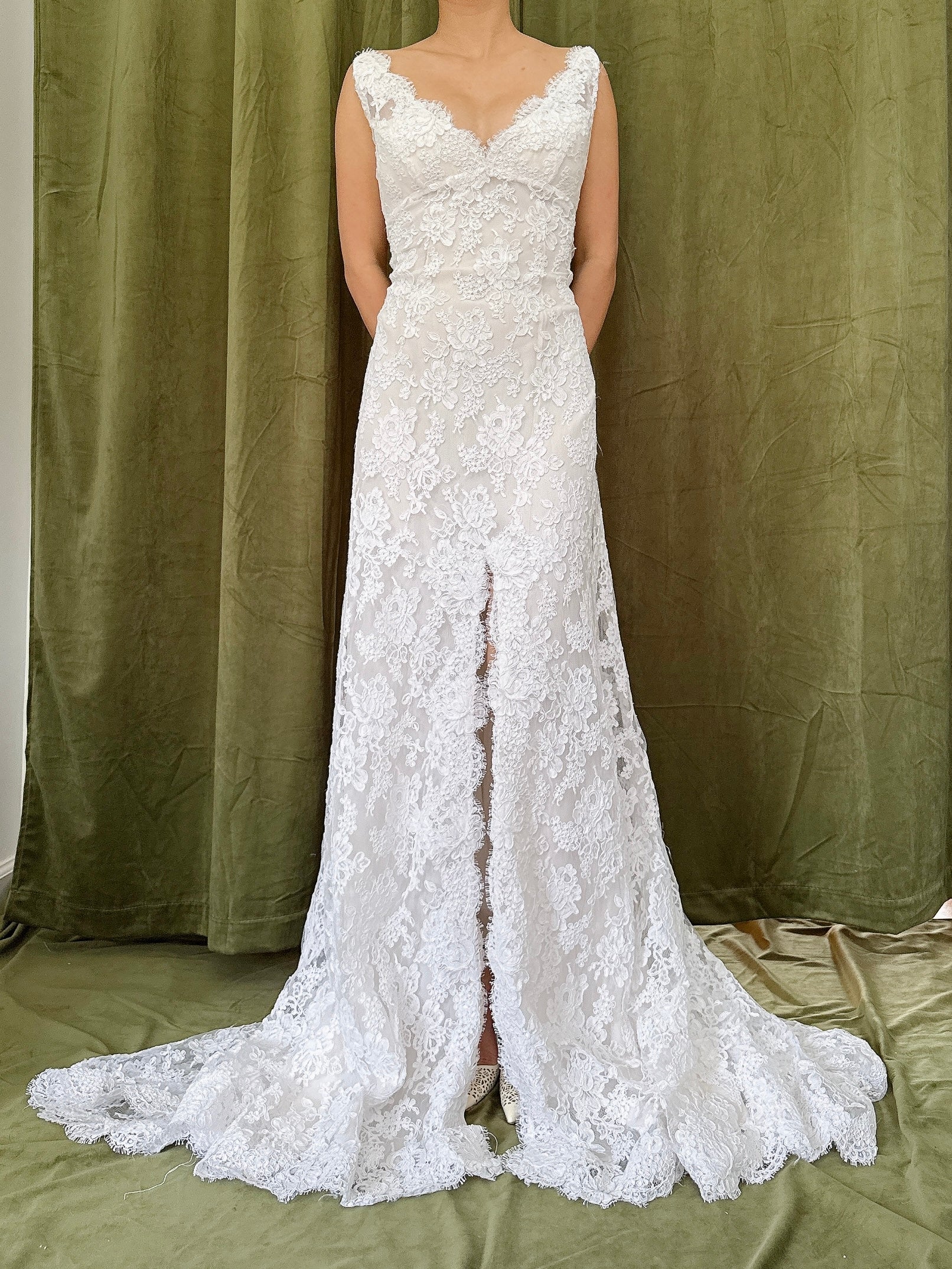 Vintage Alencon Lace V Neck Gown - S/M/6