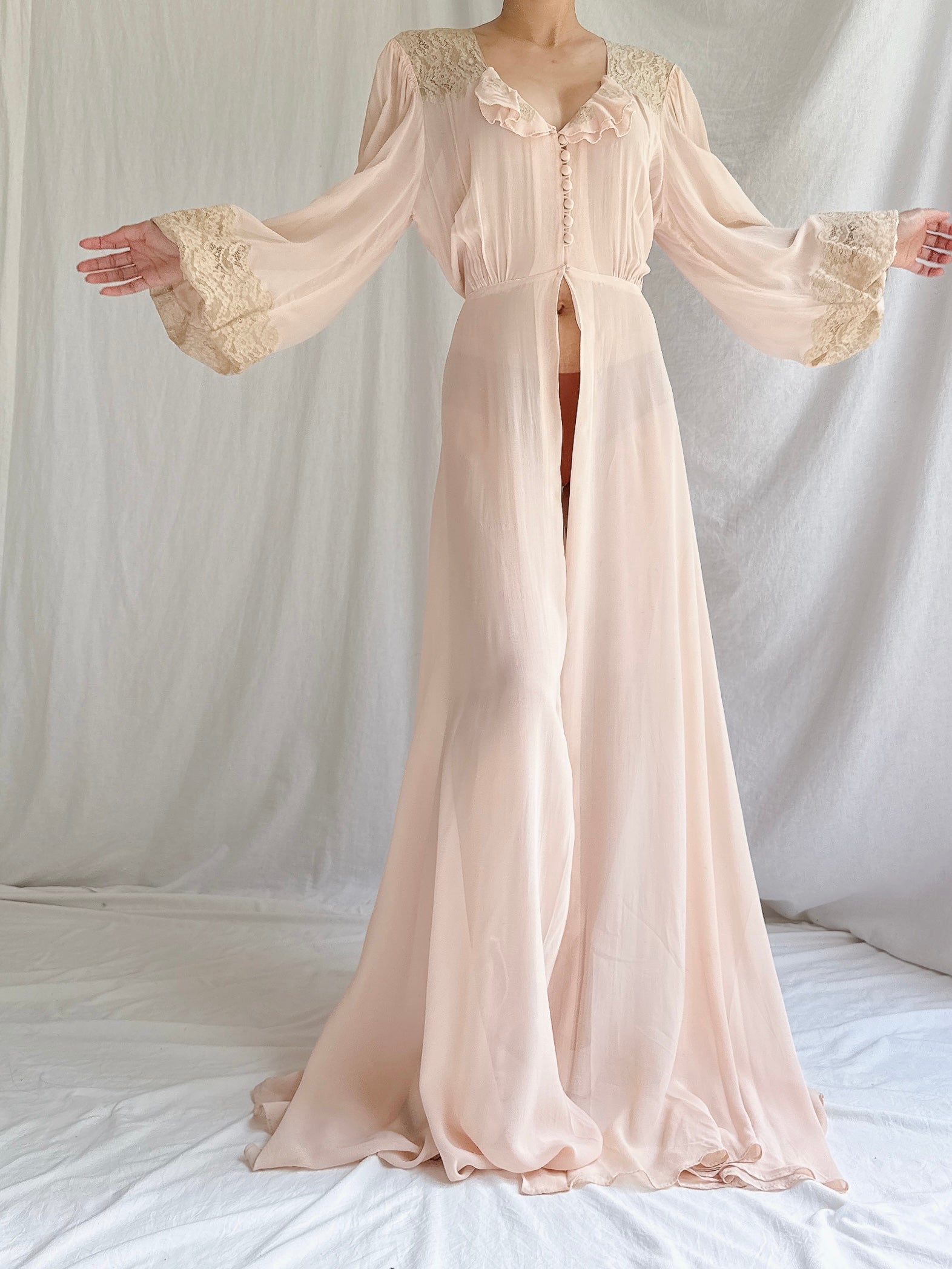 1940s Peach Chiffon Poet Sleeves Dressing Gown - S
