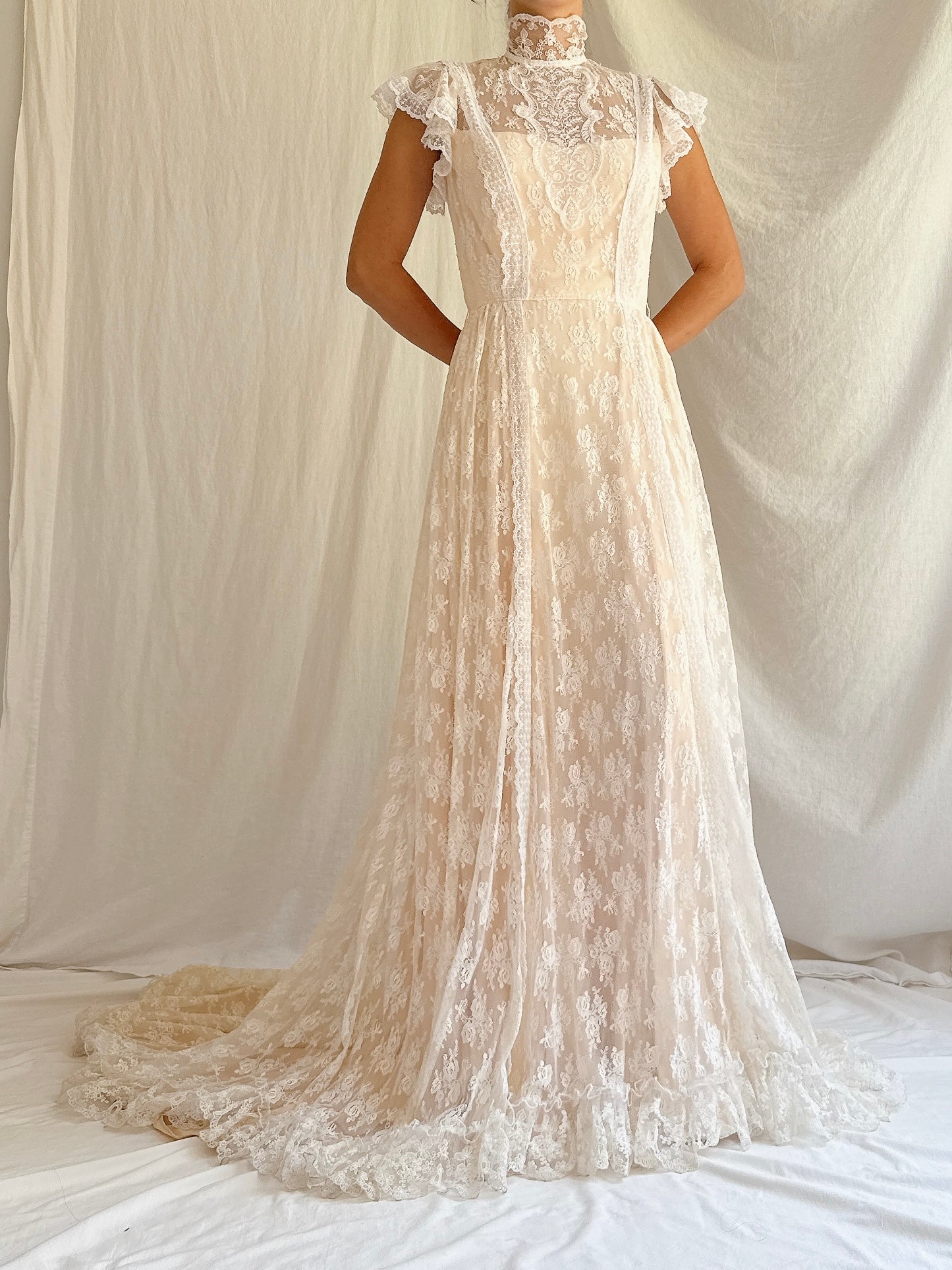 Vintage Lace High-Neck Gown - XS