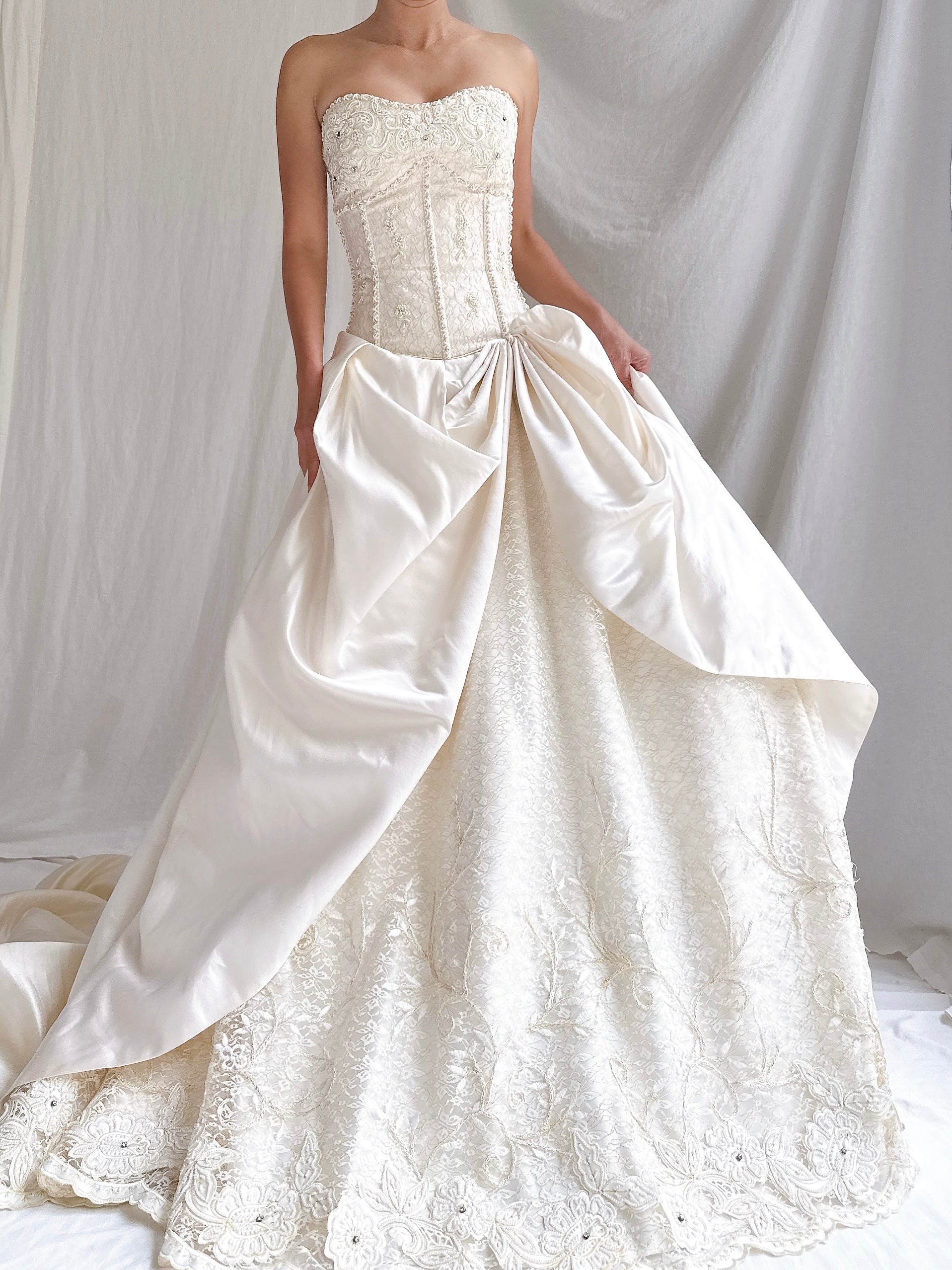 Vintage Lace and Silk Bustier Gown - M/8