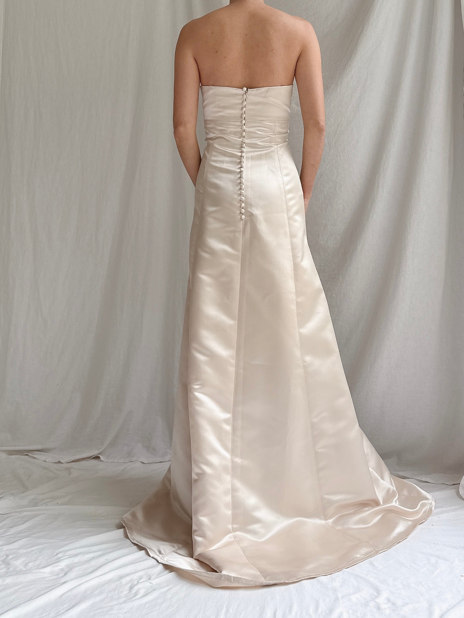 Vintage Ecru Satin Vera Wang Gown - M/6/8