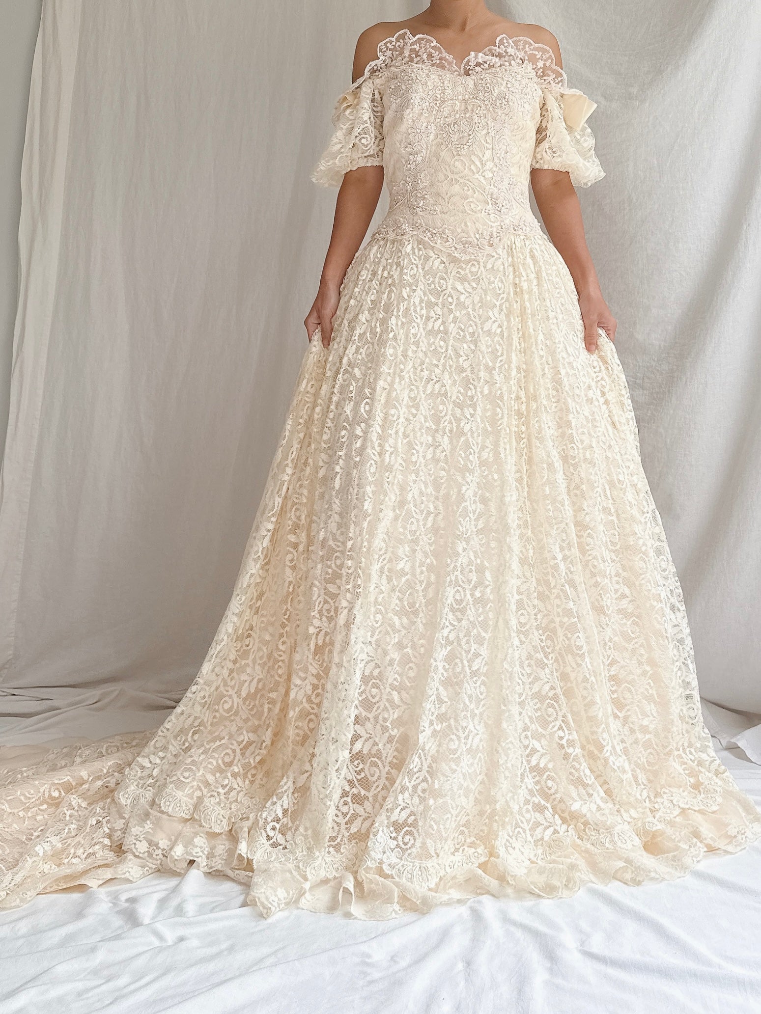 1980s Off-the-Shoulder Lace Gown - S