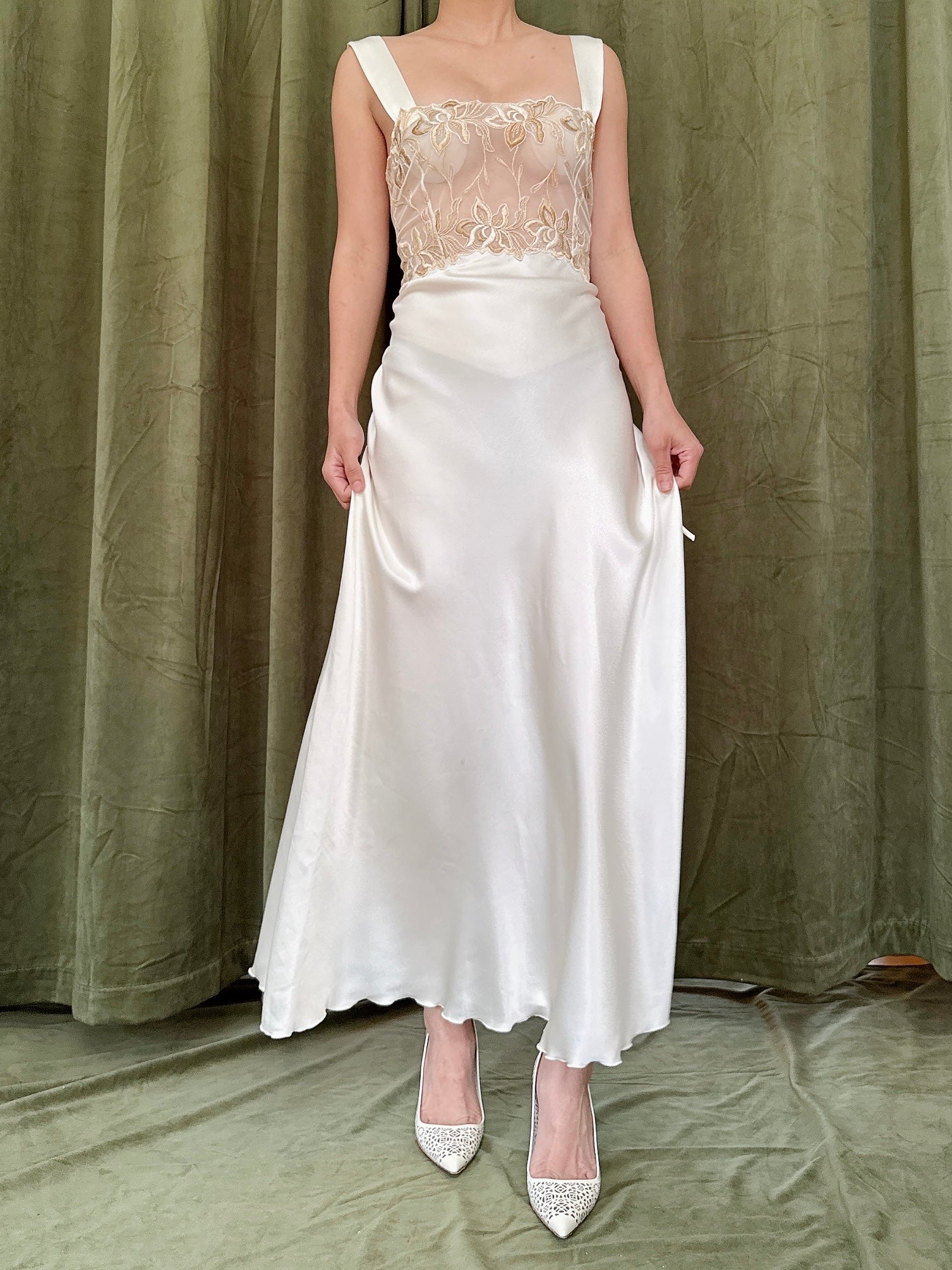 Vintage Bodice Embroidered Slip - M