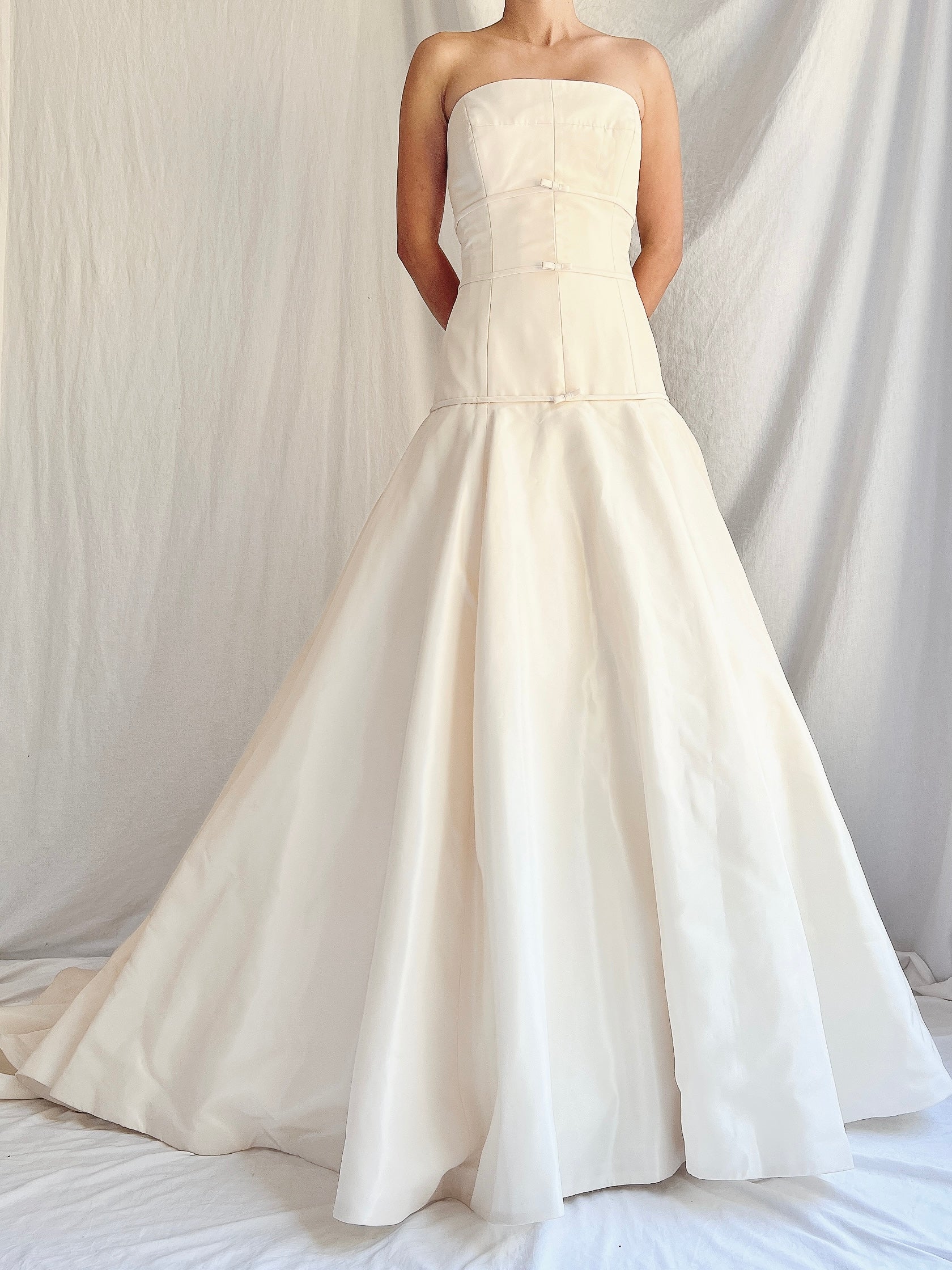 Vintage Cream Taffeta Dropped Waist Gown - S/M 6/8 | G O S S A M E R Vintage Cream Taffeta Dropped Waist Gown - S/M 6/8 | G O S S A M E R