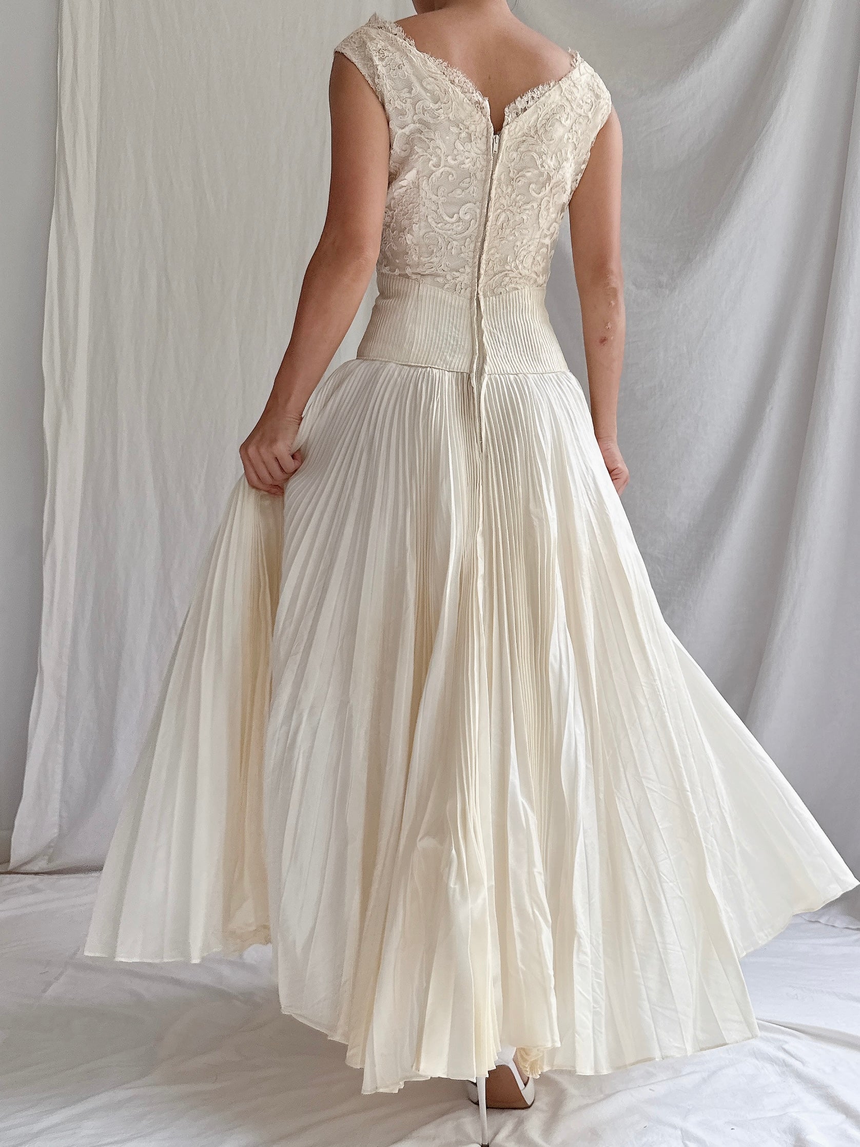 1950s Pleated Taffeta and Lace Dress - XS