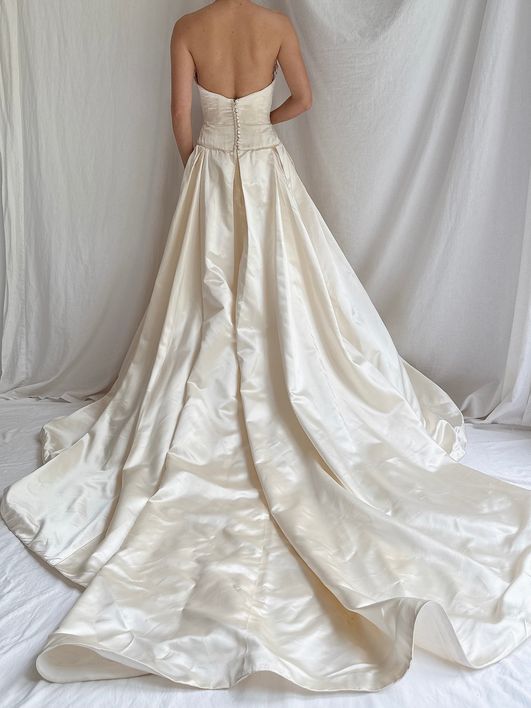 1990s Vera Wang Silk Dropped Waist Gown - S/M