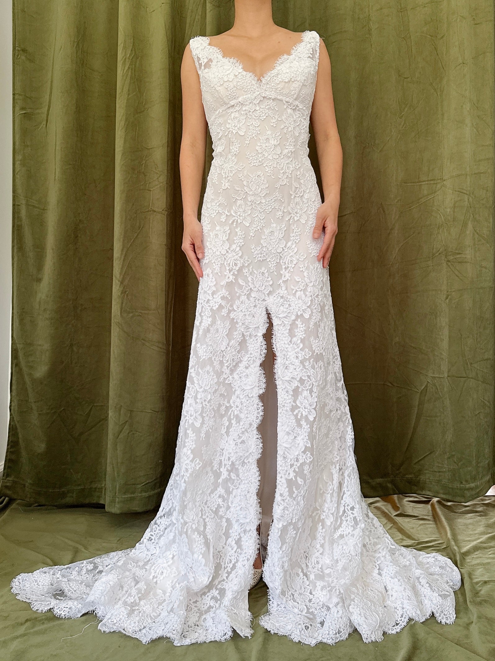 Vintage Alencon Lace V Neck Gown - S/M/6