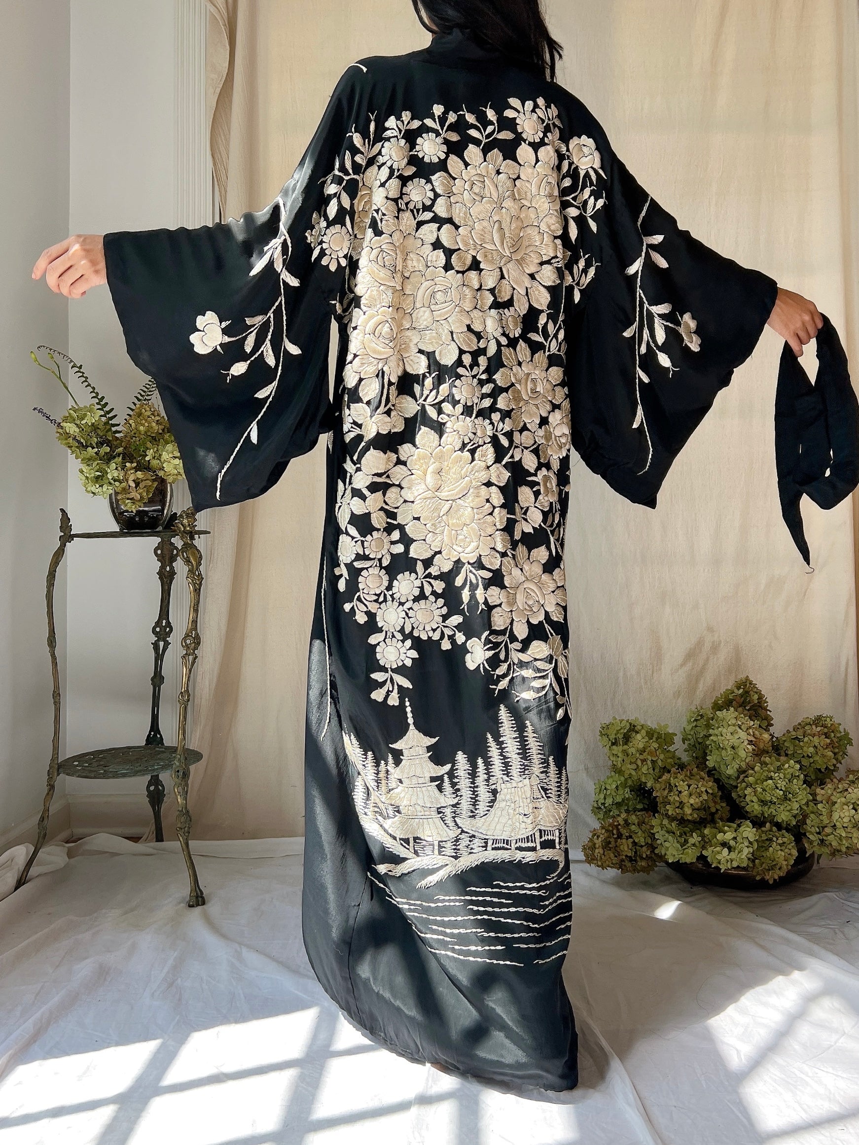 Antique Silk Embroidered Kimono - OSFM | G O S S A M E R Antique Silk Embroidered Kimono - OSFM | G O S S A M E R
