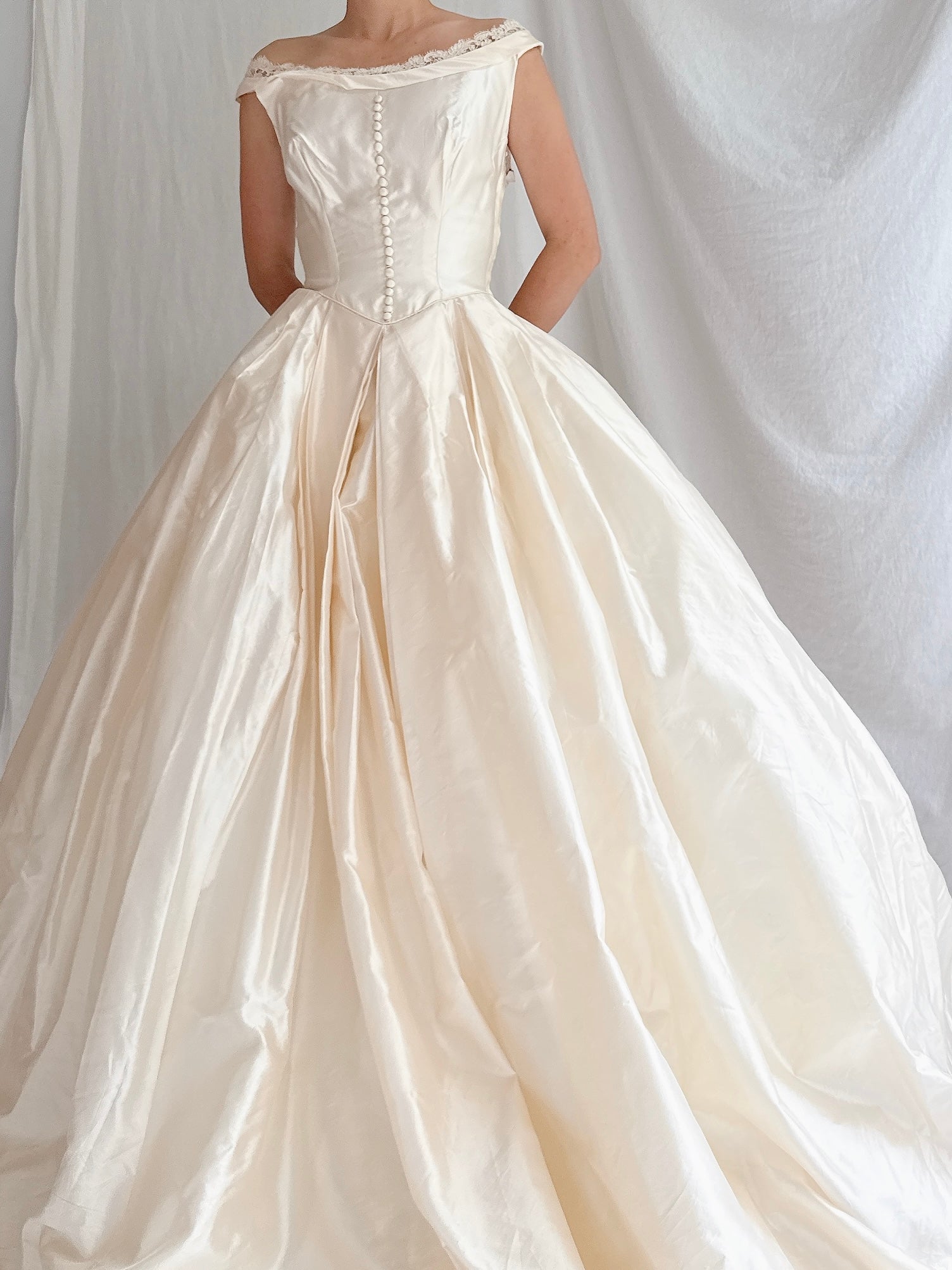 1950s Silk Dupioni Wide-Neck Gown - XXS