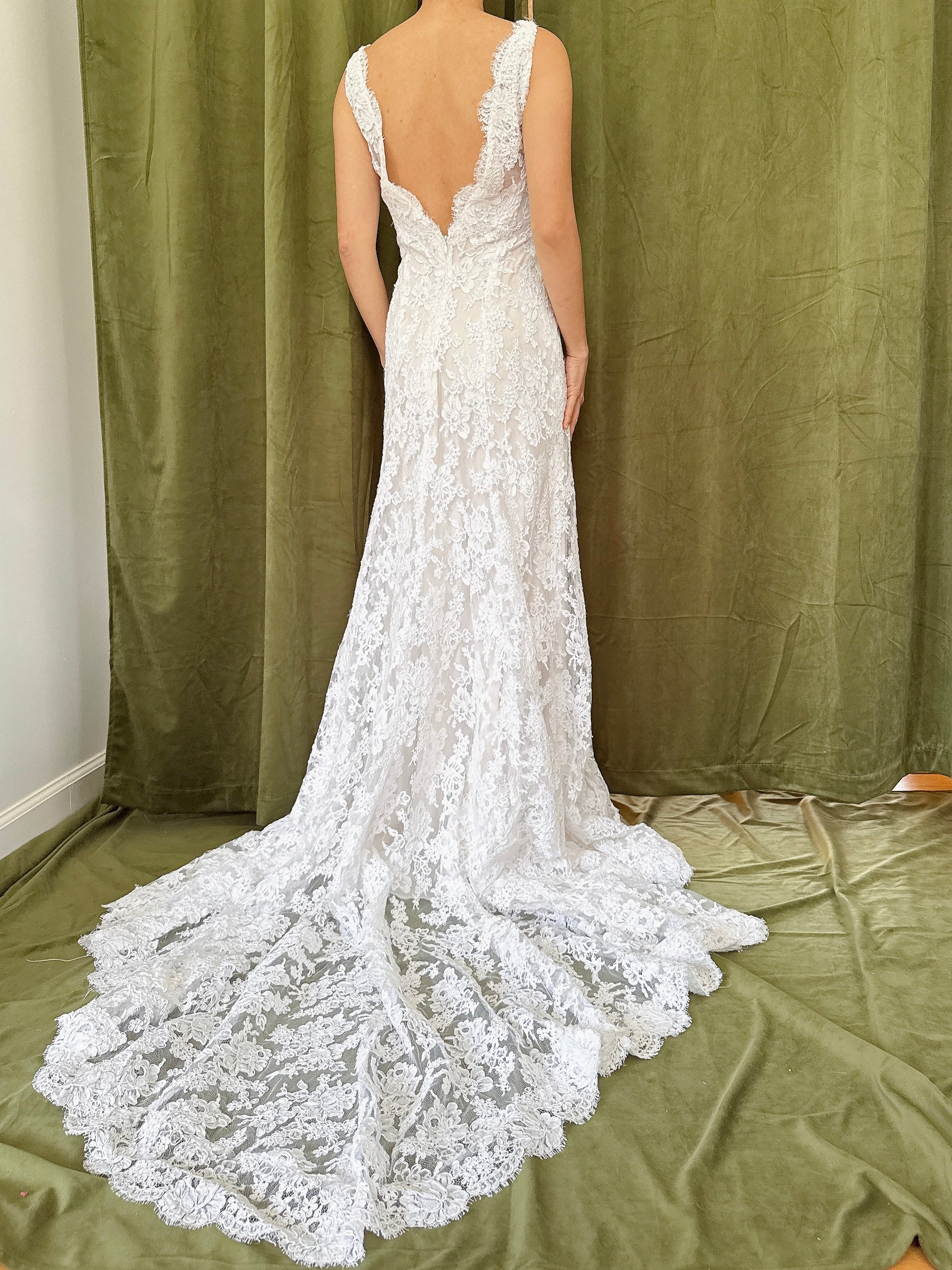 Vintage Alencon Lace V Neck Gown - S/M/6